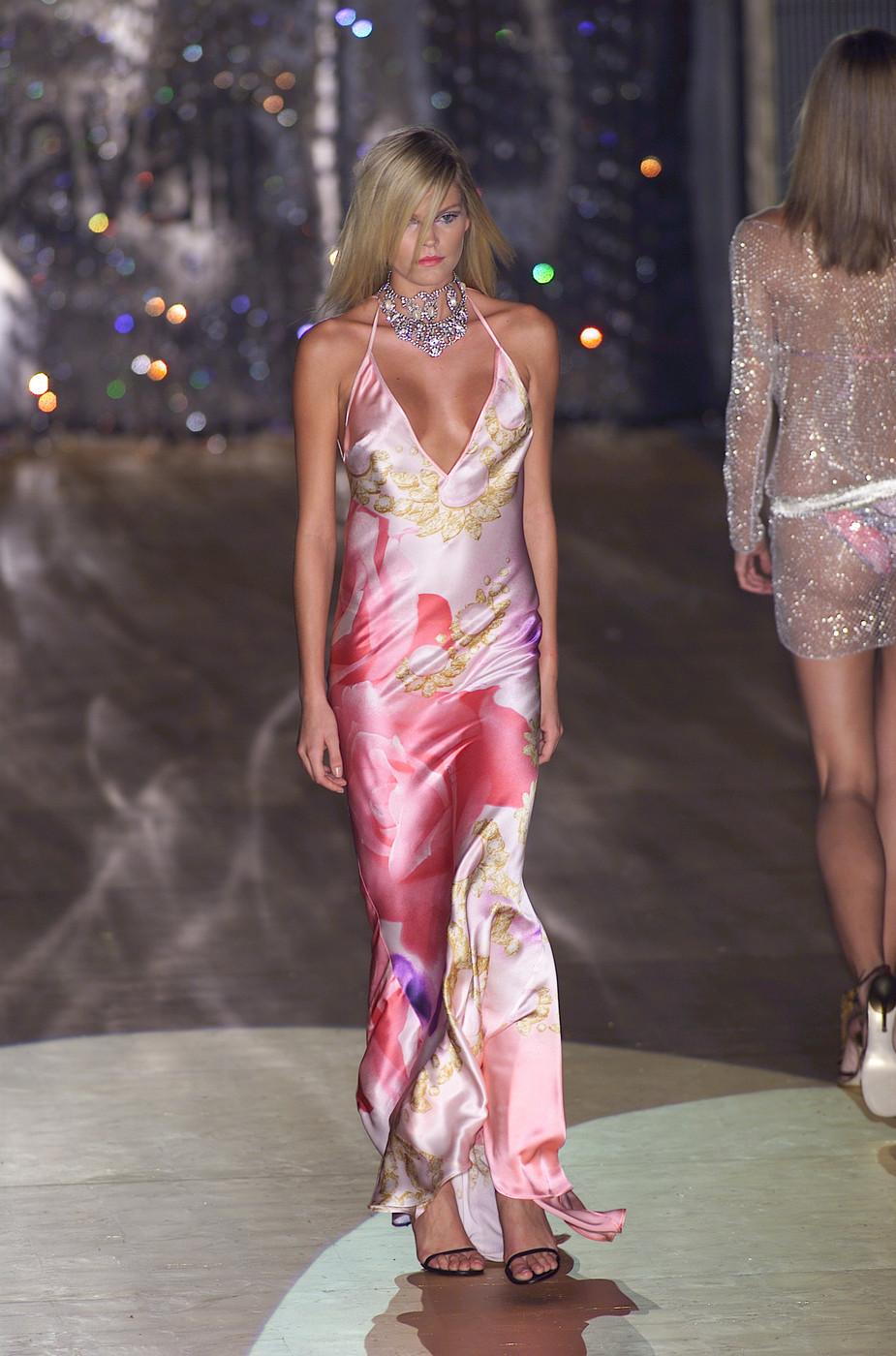 Roberto Cavalli vestido y chal de seda con estampado de caras multicolor, ss 2001 Beige