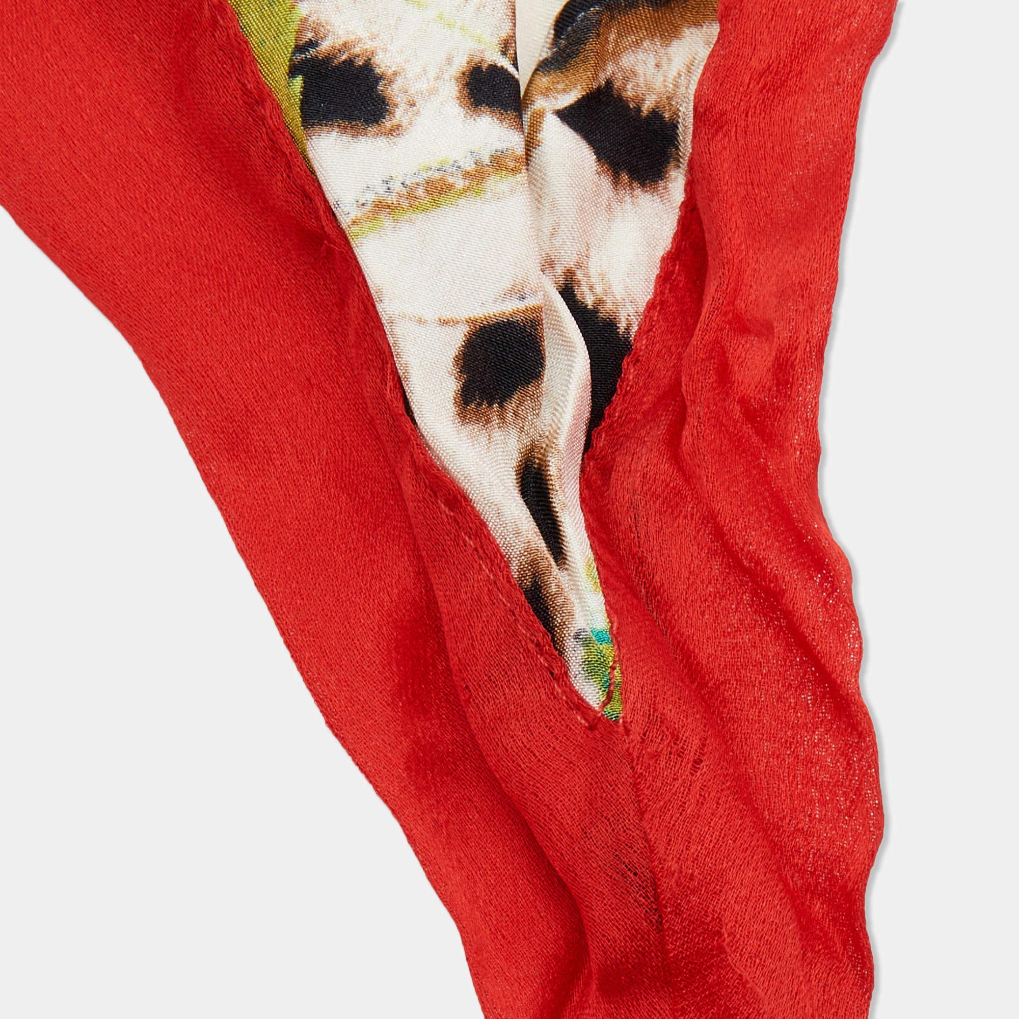 Roberto Cavalli Muticolor Printed Satin Silk Kefia Scarf In Good Condition In Dubai, Al Qouz 2