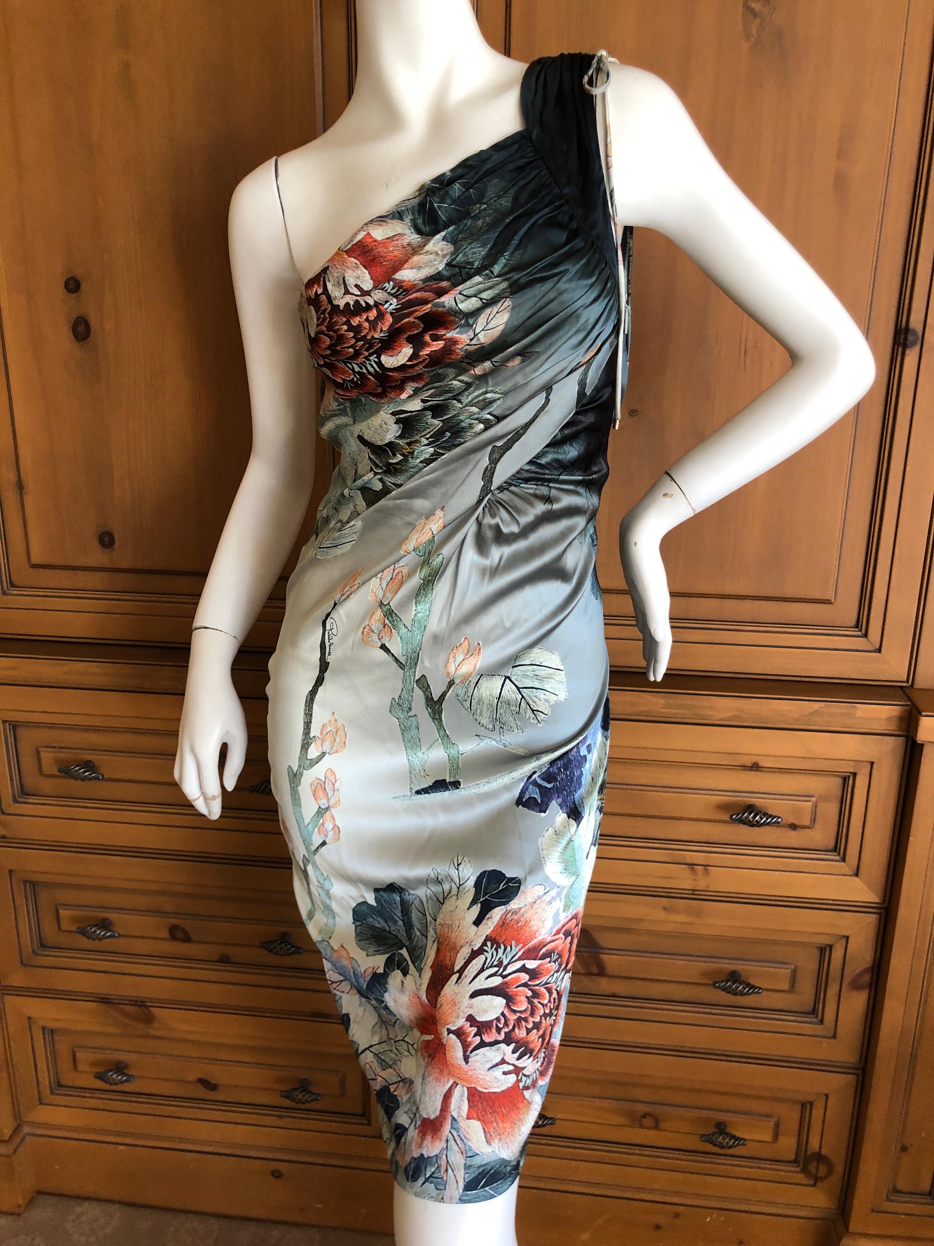 Roberto Cavalli Sweet Ones Shoulder Silk Cocktail Dress 
Sz 42 
New with  tags , marked  $1395

This is so pretty, the photos don't do it justice. 

Size 42

Bust 34