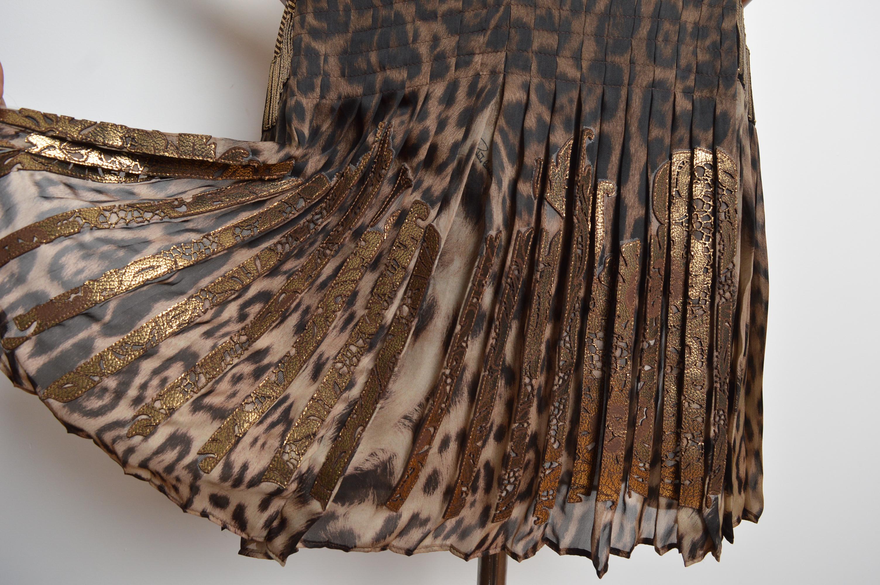 Roberto Cavalli Opulenter 2000er plissierter goldener Leder-Minirock mit niedriger Taille im Angebot 5