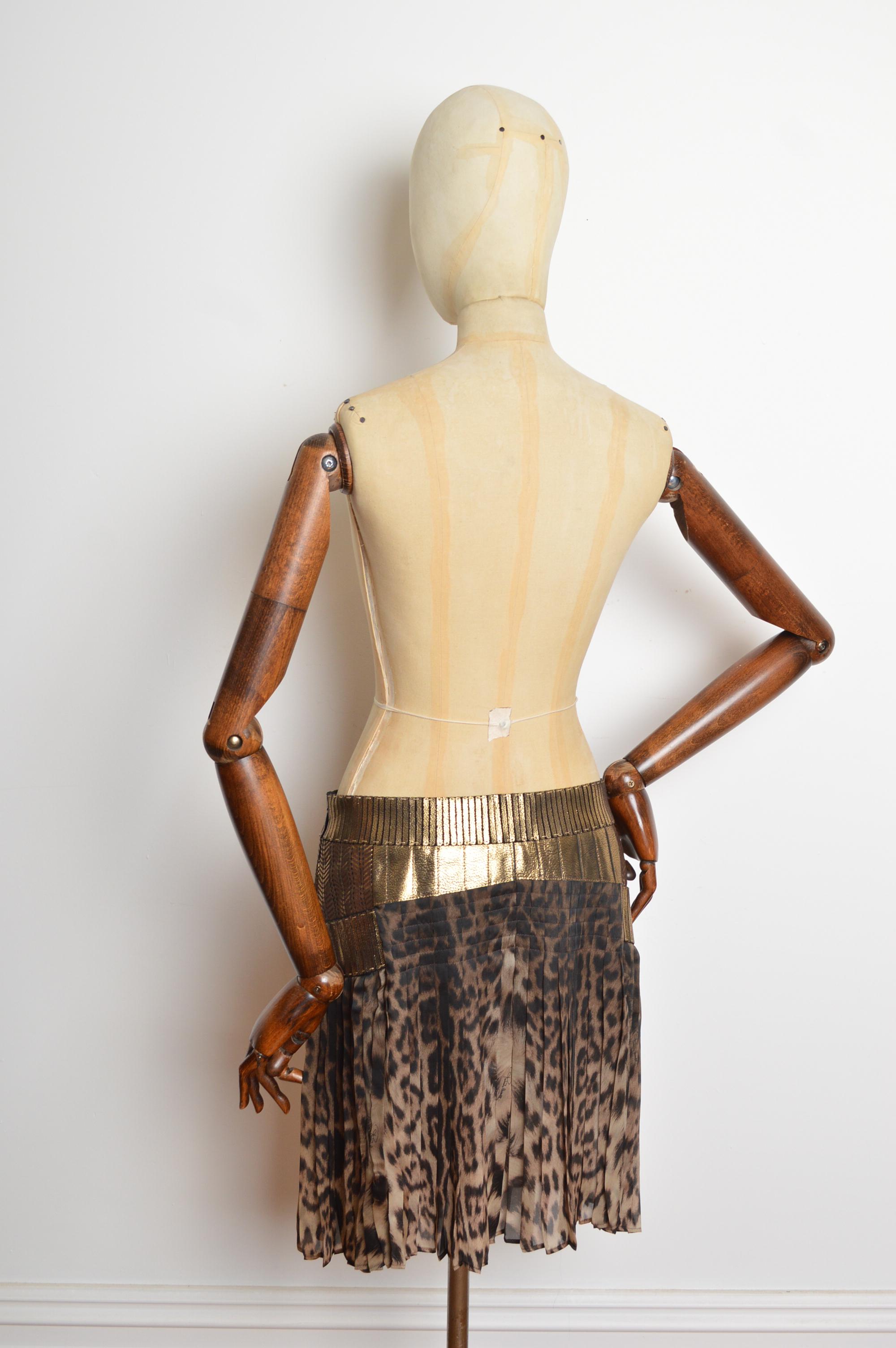 Roberto Cavalli Opulenter 2000er plissierter goldener Leder-Minirock mit niedriger Taille im Angebot 7