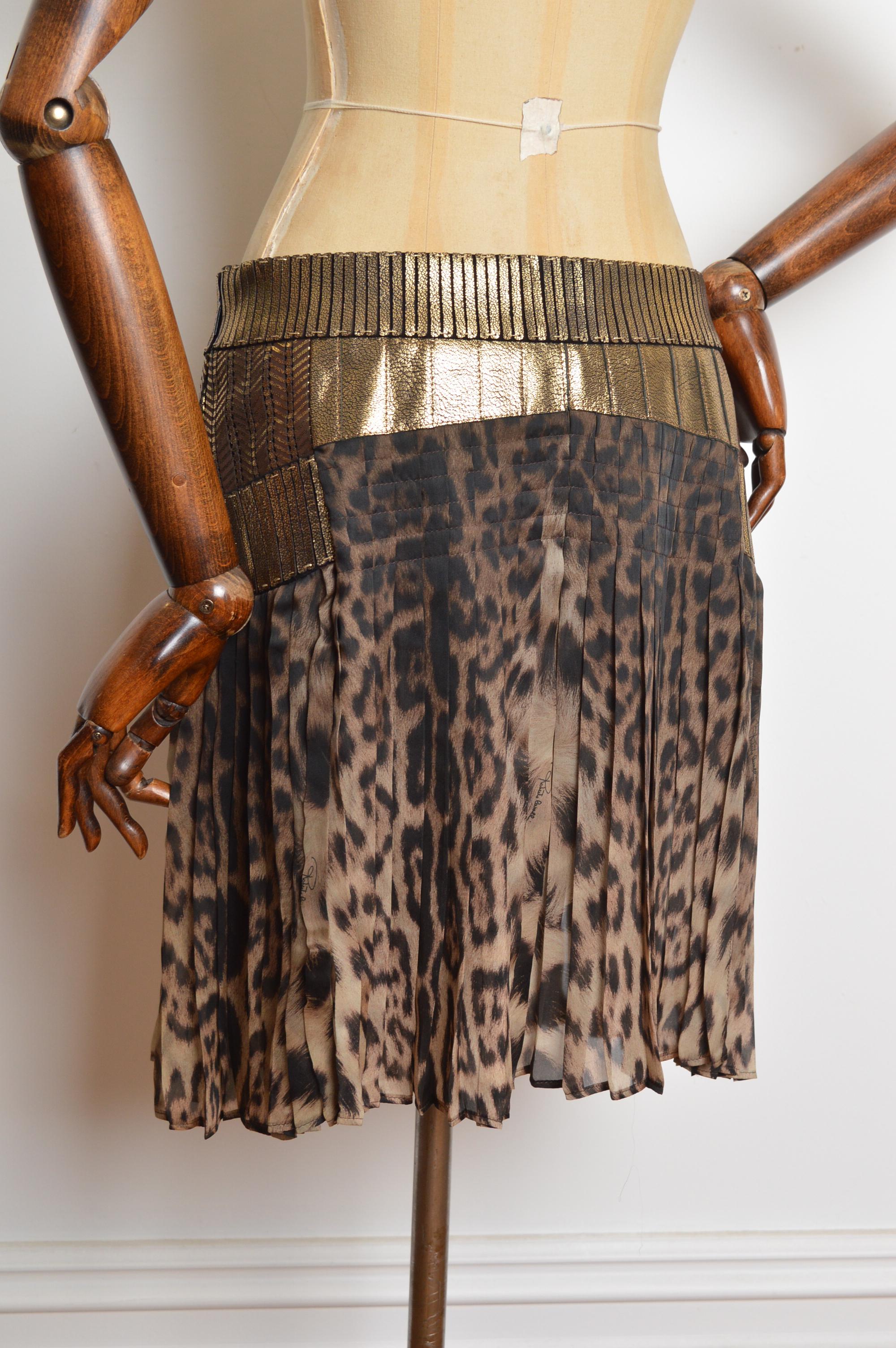 Roberto Cavalli Opulenter 2000er plissierter goldener Leder-Minirock mit niedriger Taille im Angebot 8