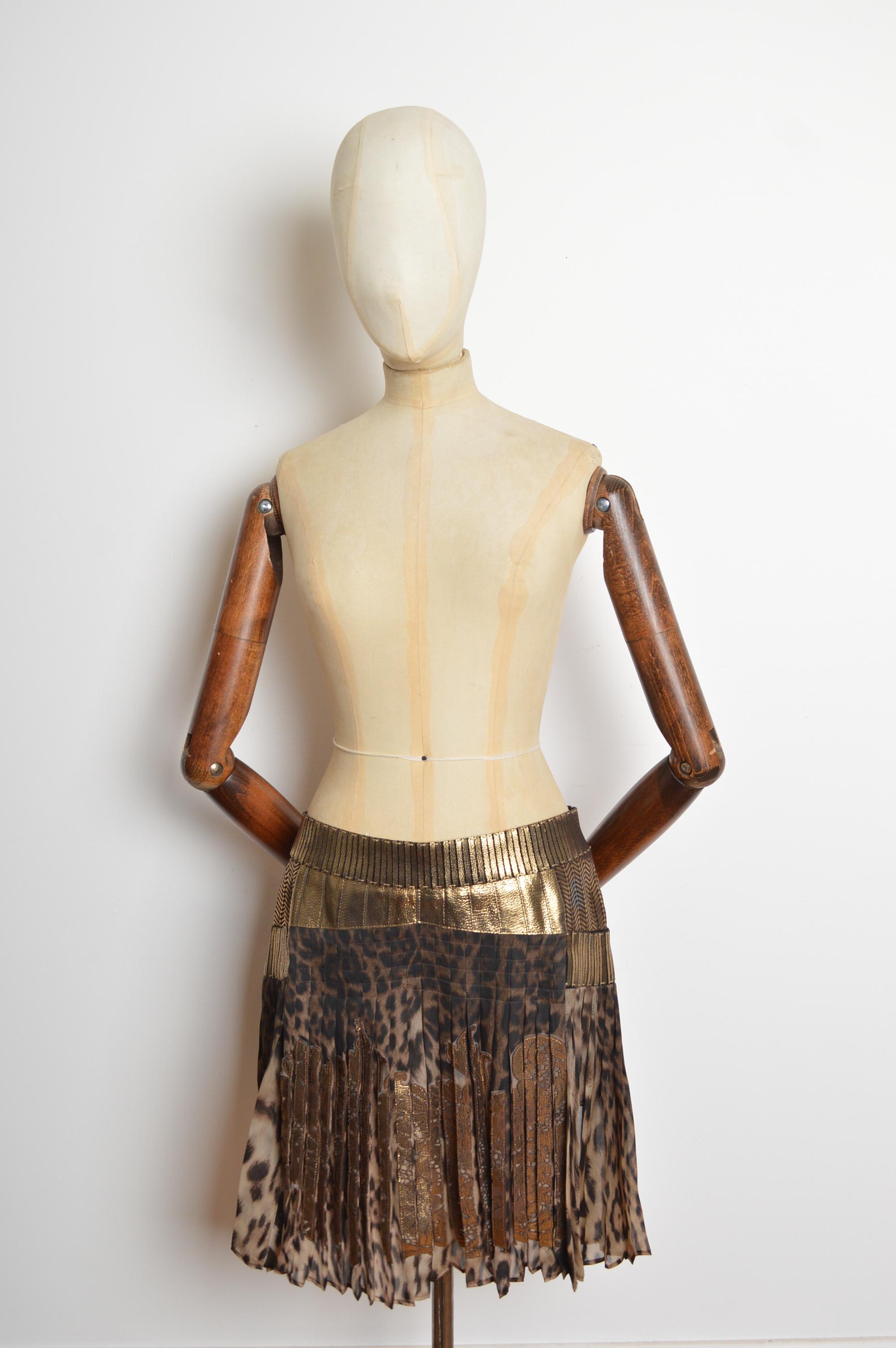 Roberto Cavalli Opulenter 2000er plissierter goldener Leder-Minirock mit niedriger Taille im Angebot 1