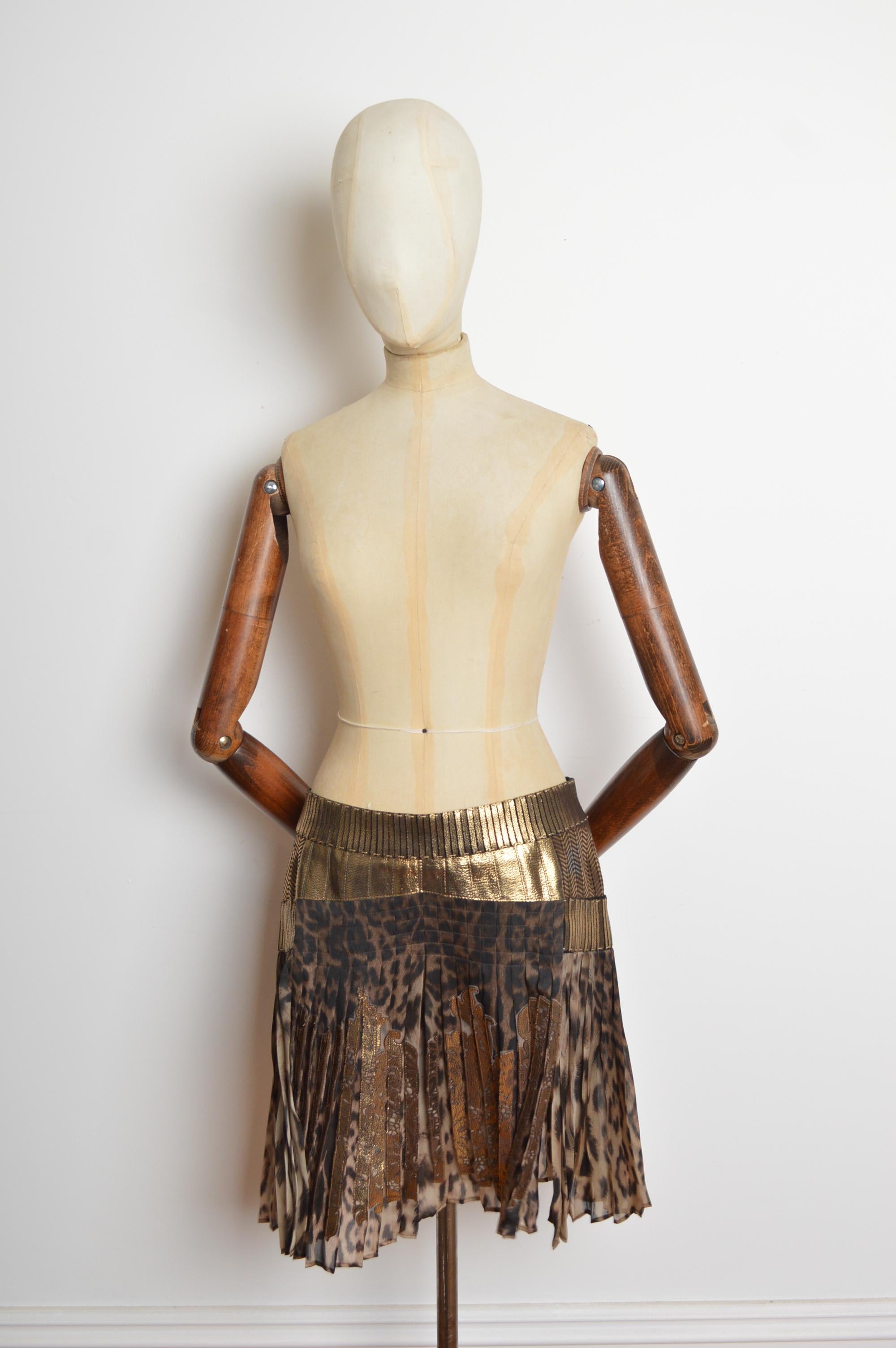 Roberto Cavalli Opulenter 2000er plissierter goldener Leder-Minirock mit niedriger Taille im Angebot 3