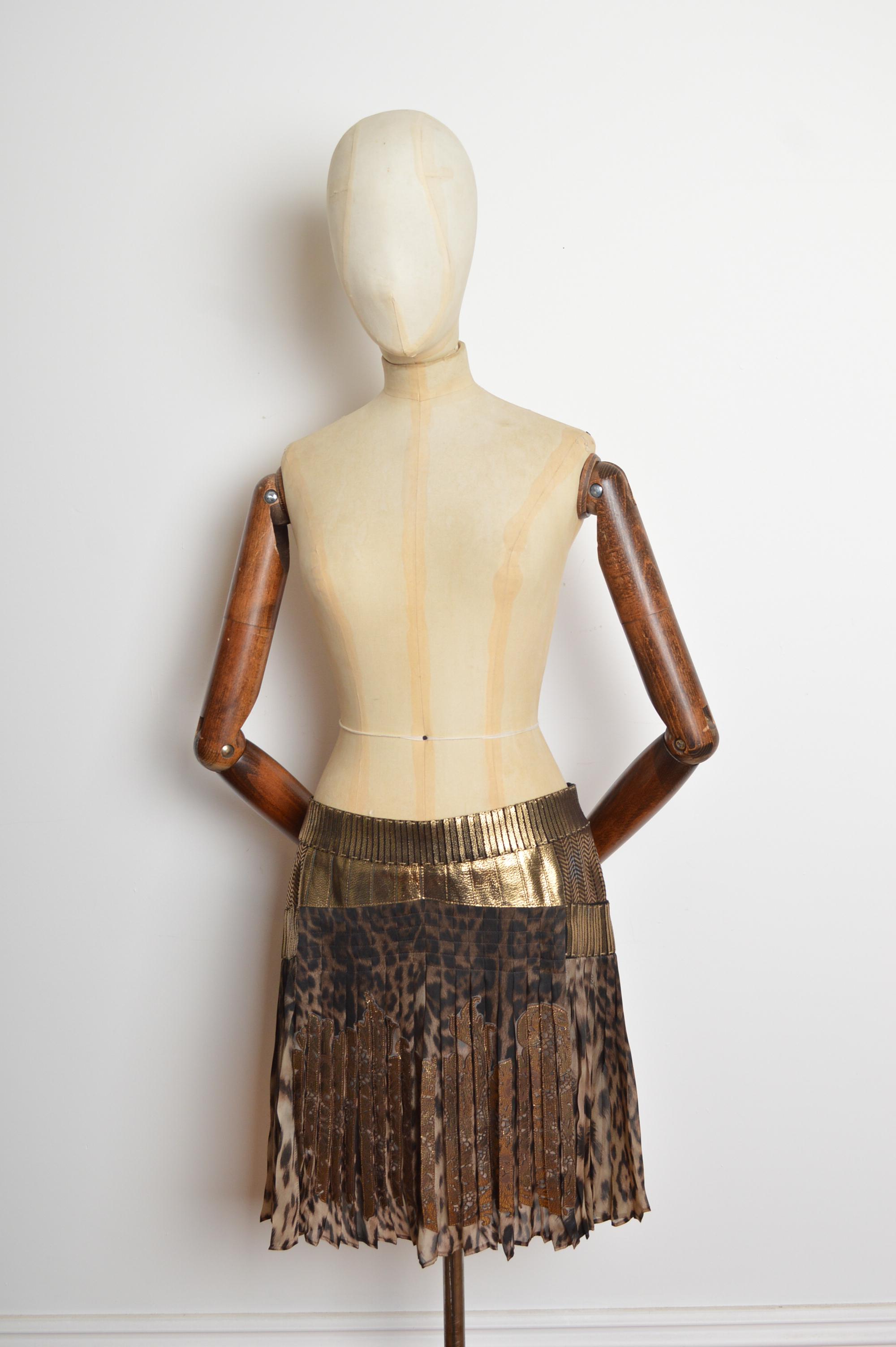 Roberto Cavalli Opulenter 2000er plissierter goldener Leder-Minirock mit niedriger Taille im Angebot 4