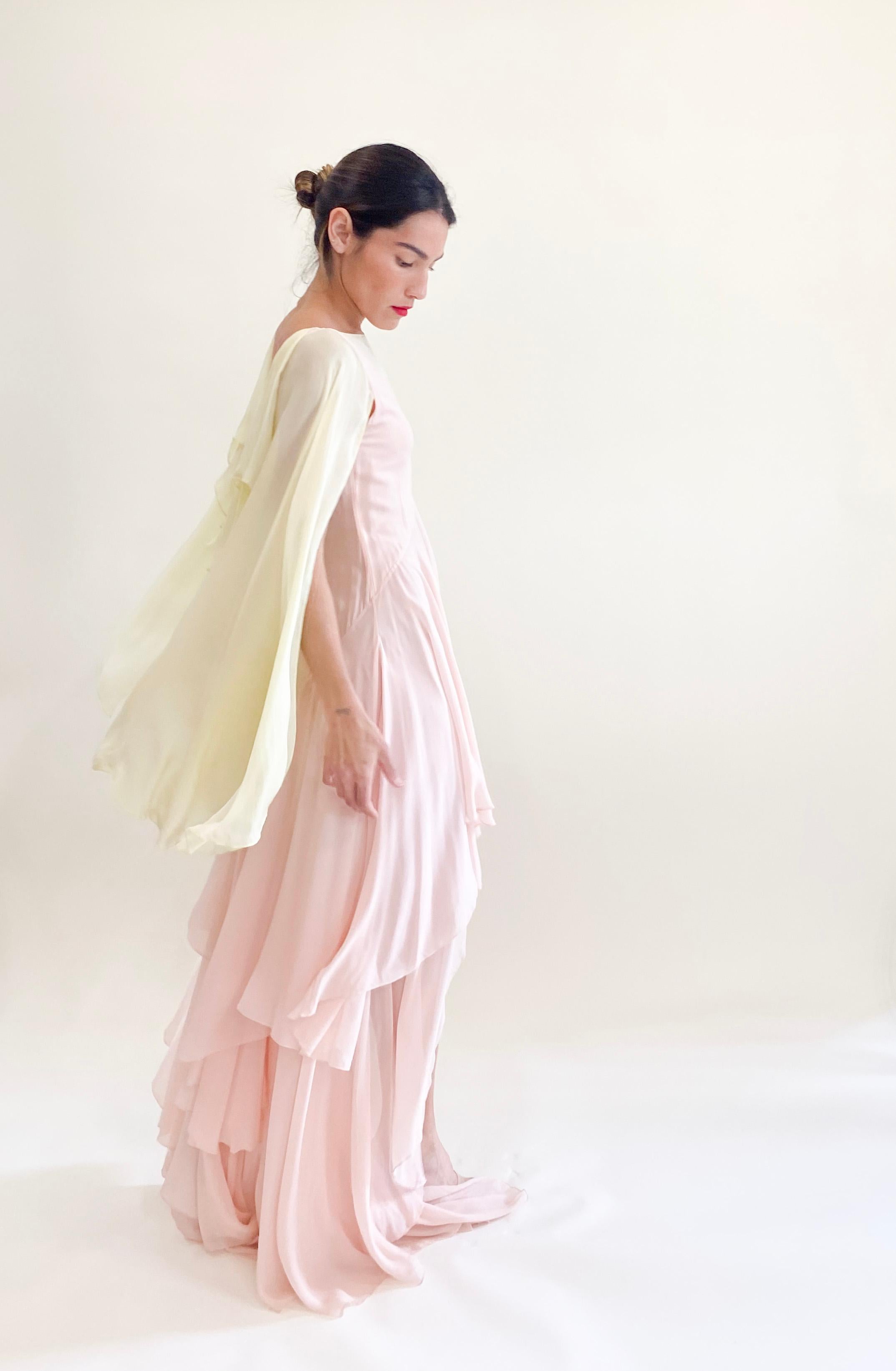 De las mujeres Roberto Cavalli Vestido de talle alto drapeado en gasa rosa pastel y amarillo con alas de ángel en venta
