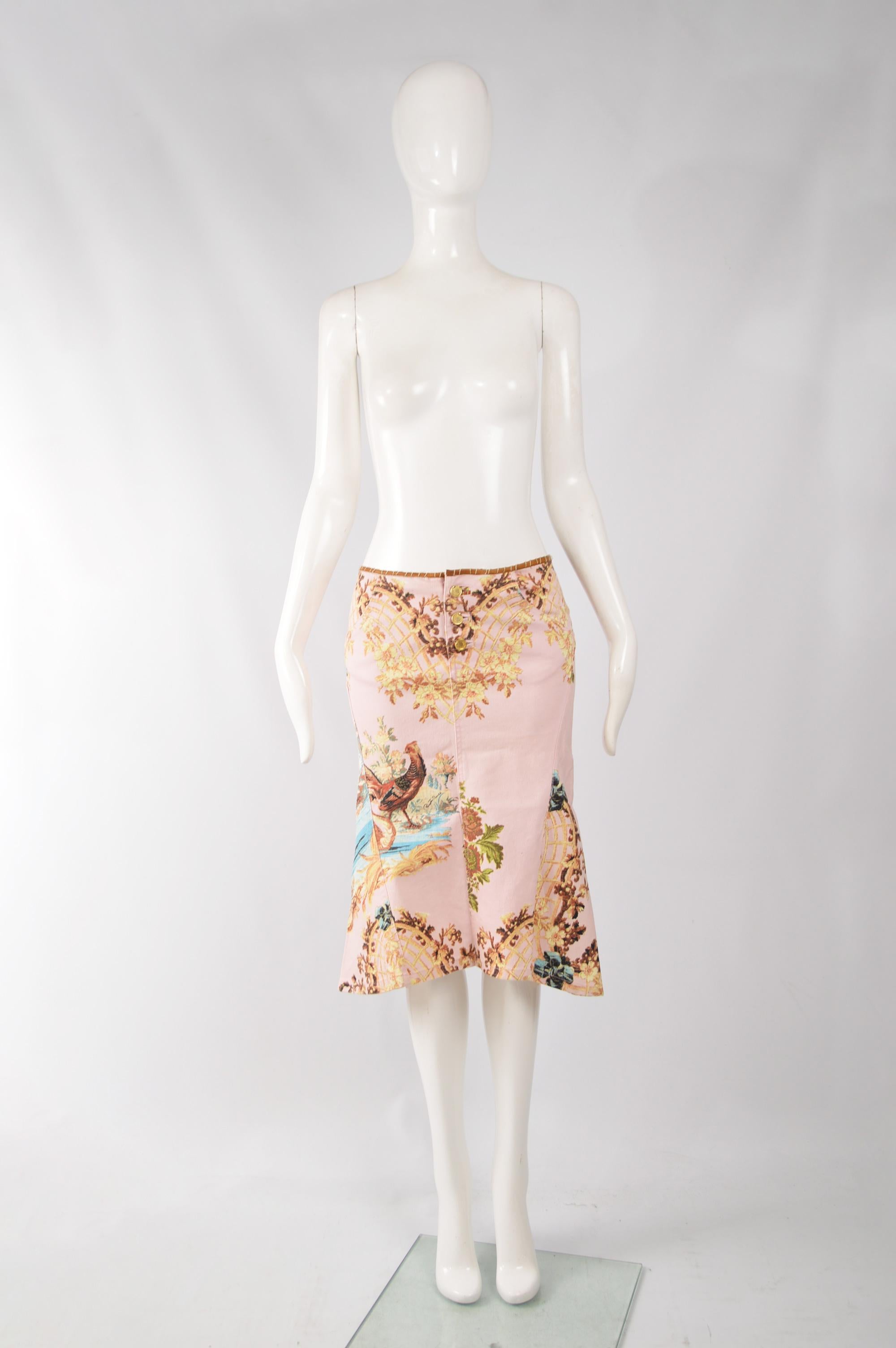 A fabulous vintage women's low waisted jean skirt from Spring Summer 2003 by Roberto Cavalli. In a pink stretch denim with an incredible rooster and pheasant print throughout and beautiful gold lurex that subtly shimmers, giving a luxurious