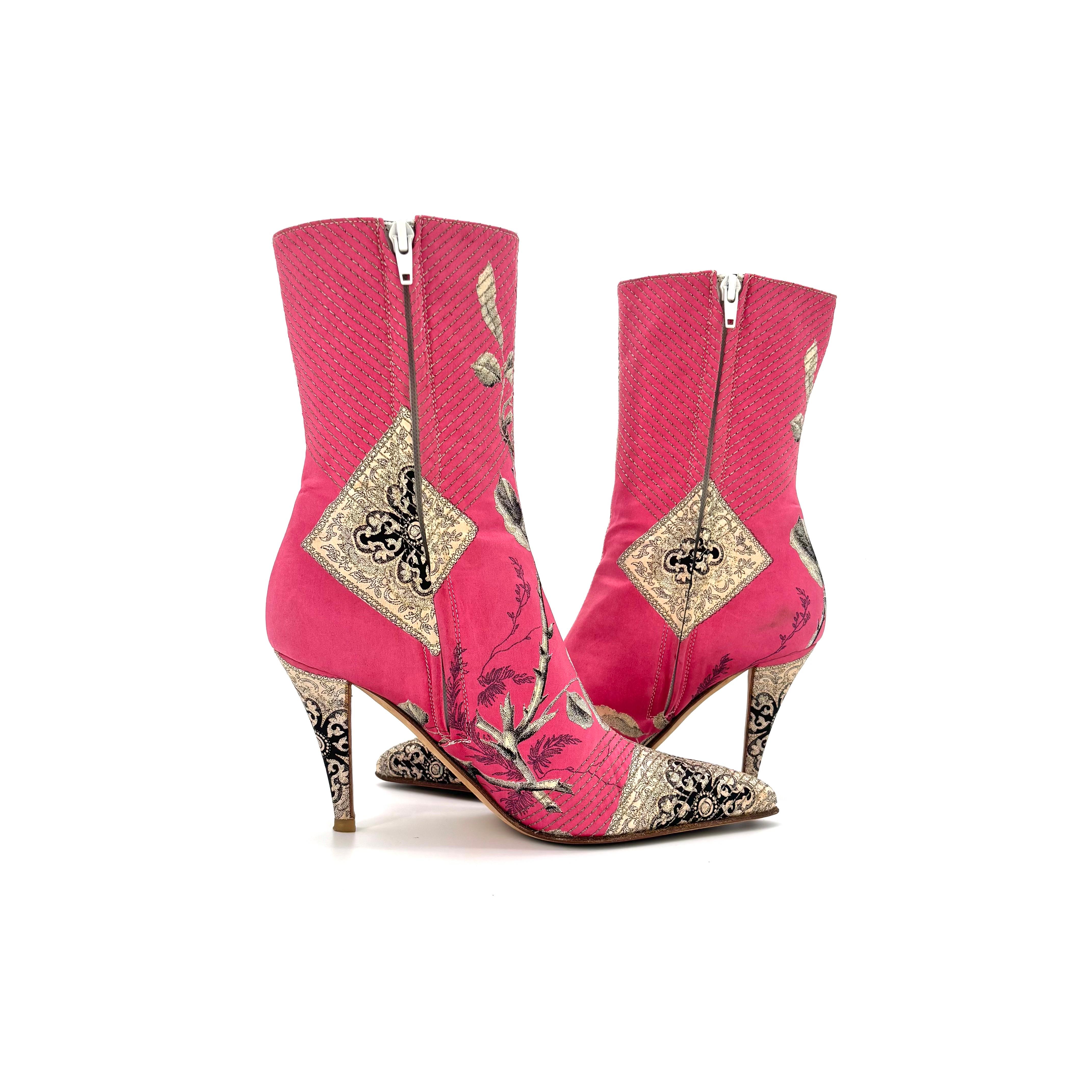 Roberto Cavalli Botas de tacón con puntera puntiaguda y estampado floral rosa 38 Rosa en venta