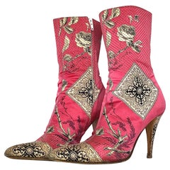 Roberto Cavalli Rosa Patchwork Blumendruck Spitz zulaufende Stiefel mit Absatz 40