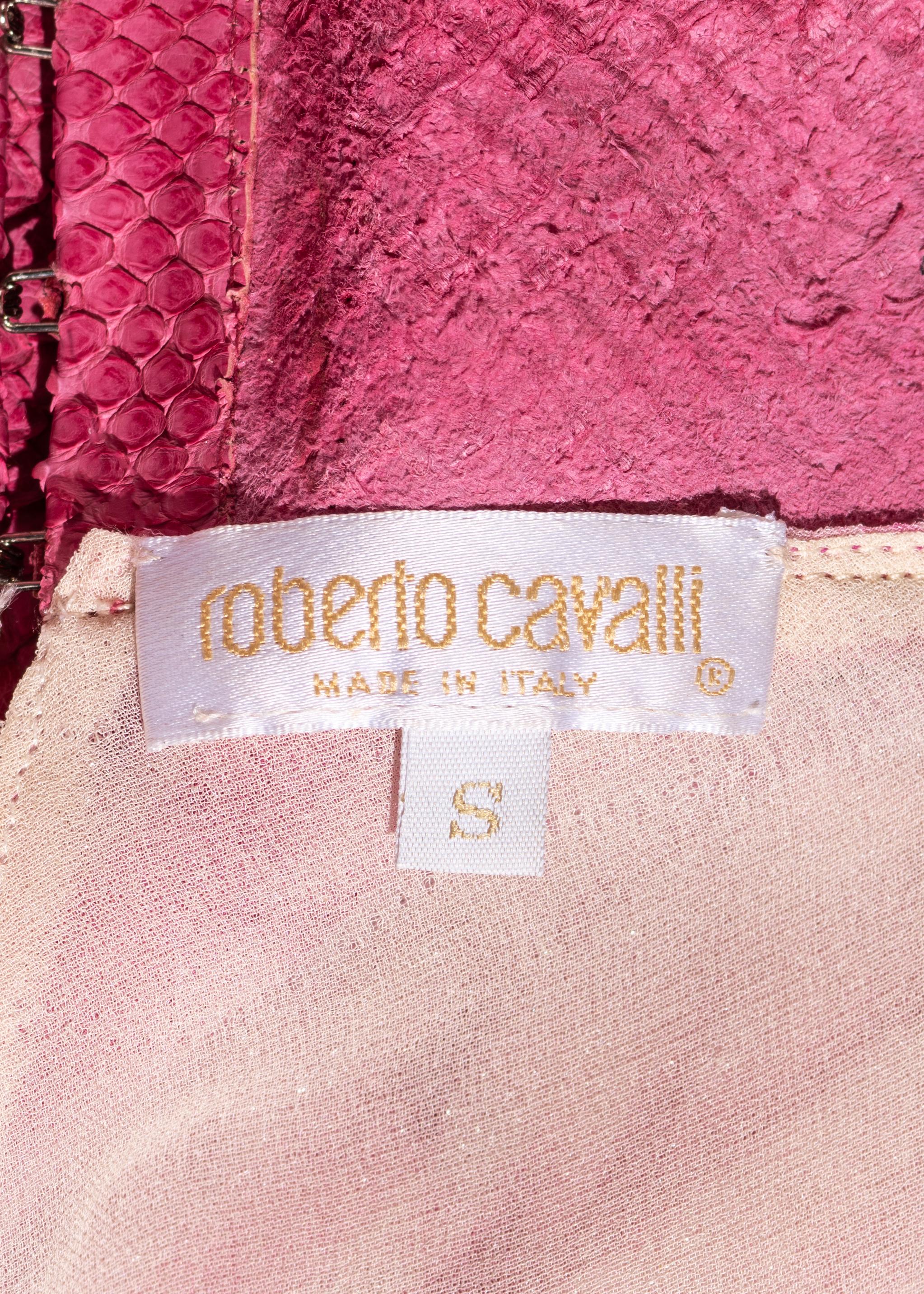 Roberto Cavalli maxi vestido de noche de seda rosa y piel de serpiente, ss 1999 en venta 3