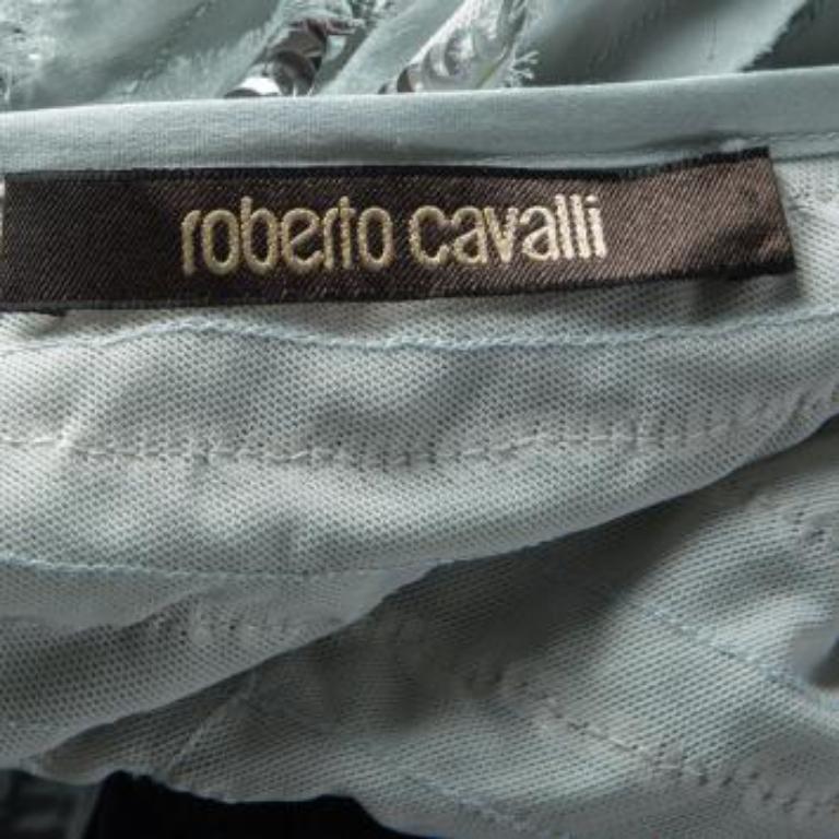 Haut asymétrique Roberto Cavalli bleu poudre orné de paillettes Bon état - En vente à Dubai, Al Qouz 2