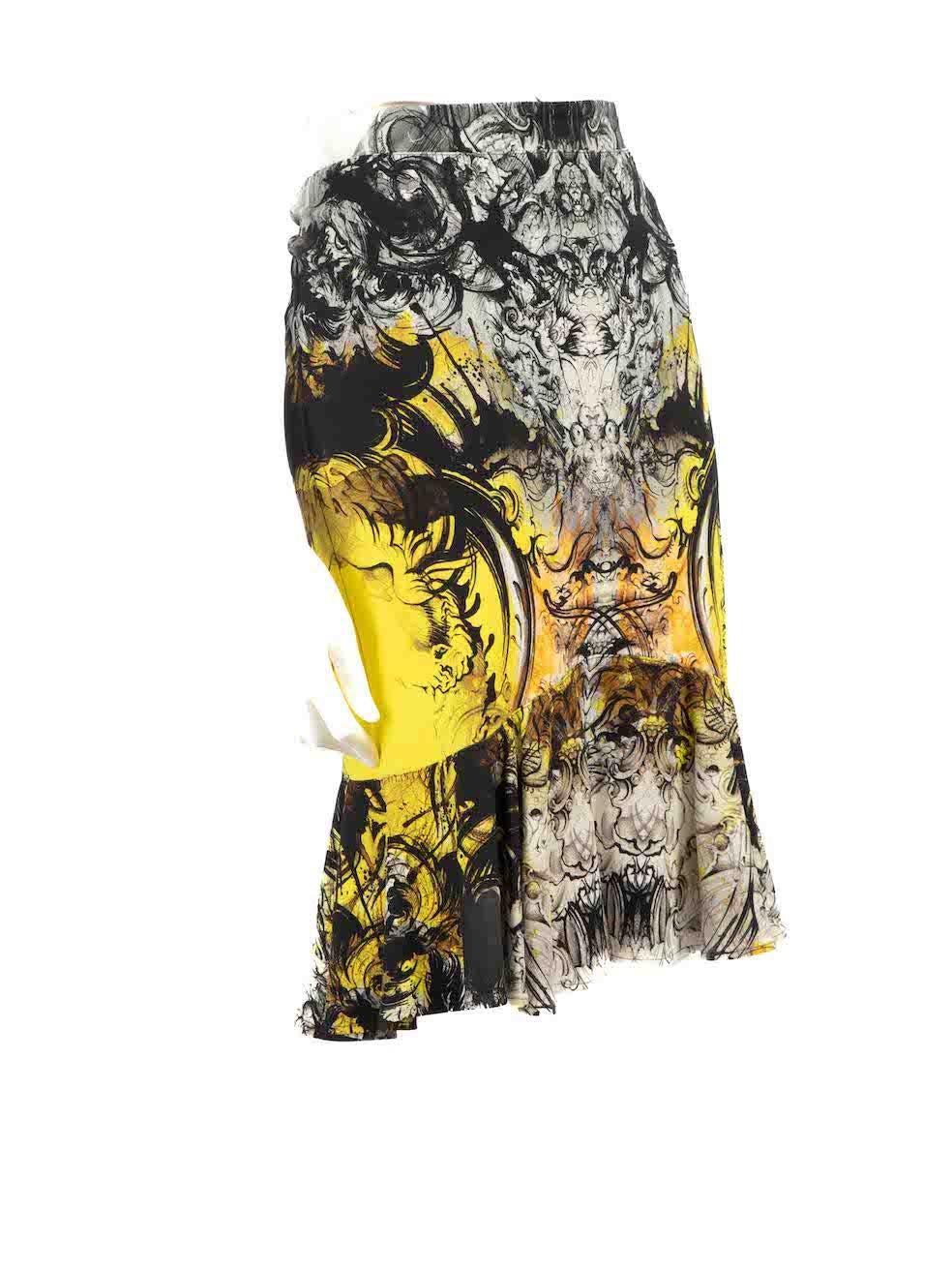 L'ÉTAT est très bon. L'usure de la jupe est minime. Légères marques à l'arrière en bas à droite sur cet article de revente de designer Roberto Cavalli d'occasion.
 
 
 
 Détails
 
 
 Multicolore - Jaune, noir et gris
 
 Viscose
 
 Jupe évasée
 

