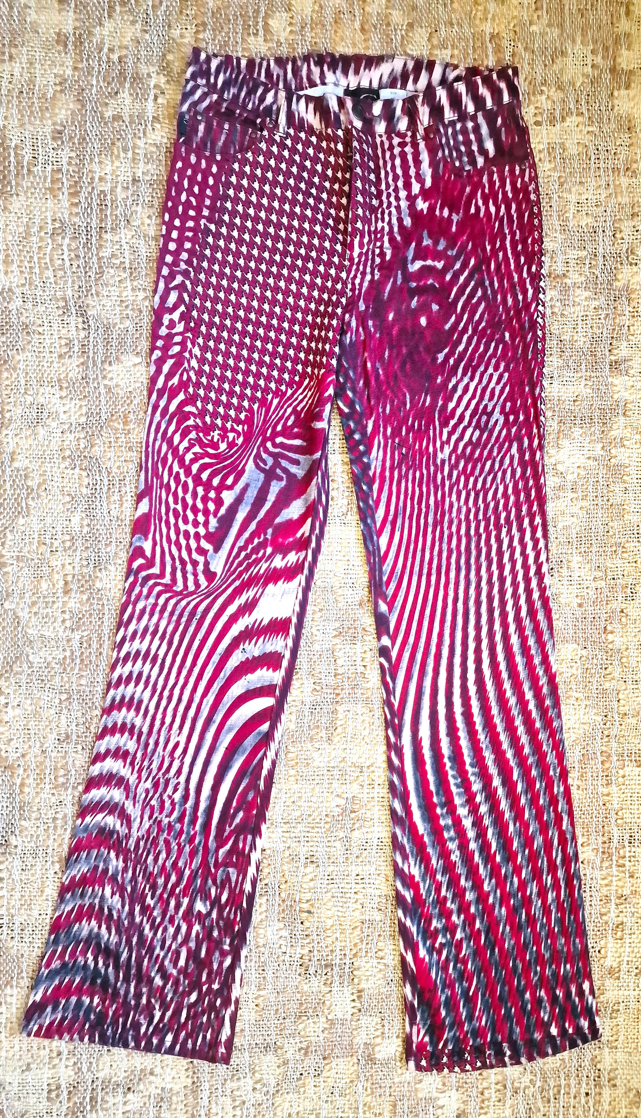 Psychedelic pants by Roberto Cavalli!

EXCELLENT condition!

SIZE
XS.
Marked size: IT 26/40.
Length: 106 cm / 41.7 inch 
Waist: 33 cm / 13 inch
Hips: 43 cm / 16,9 inch
Rise: 26 cm /10.2 inch
Inner leg: 78 cm / 30.7 inch

Made in Italy!