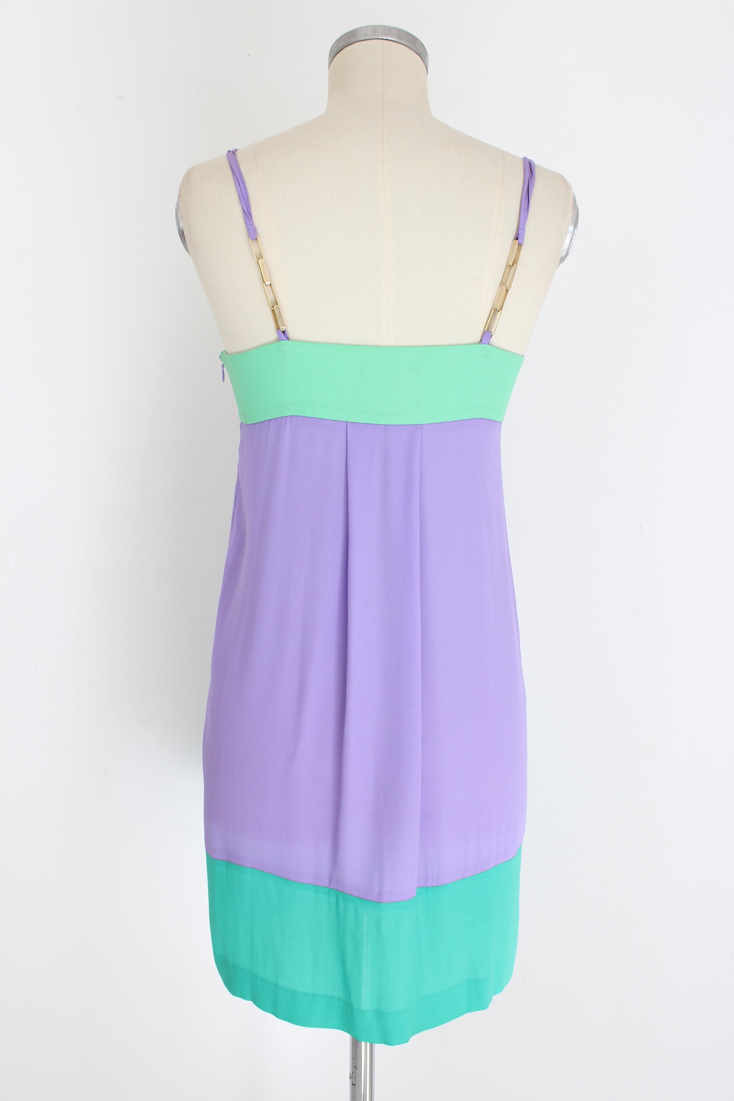Roberto Cavalli Class 2000s women's dress. Elegant sheath dress, knee length. Green and purple color, the suspenders are in golden chain. Deep sweetheart neckline. 100% viscose fabric. Made in Italy.

Condition: Excellent

Item used few times, it
