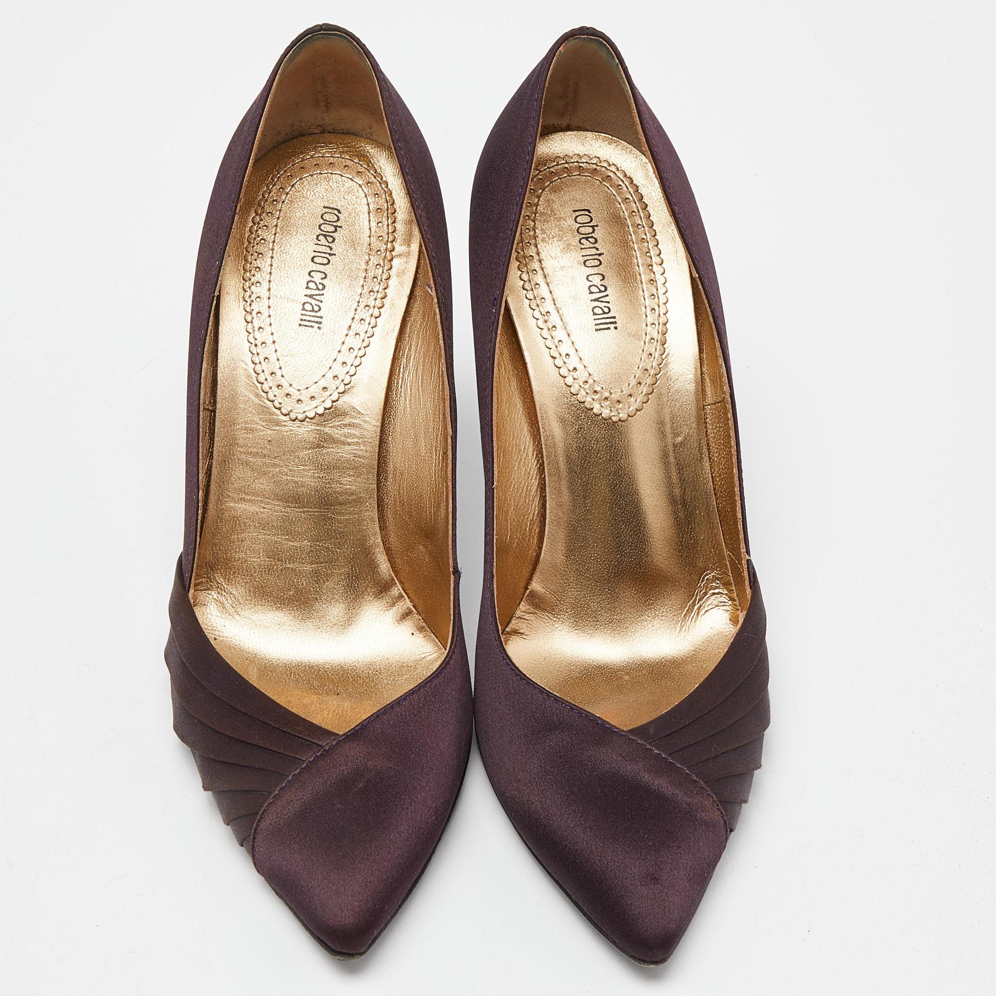 Noir Escarpins à bout pointu en satin violet Roberto Cavalli, taille 37 en vente