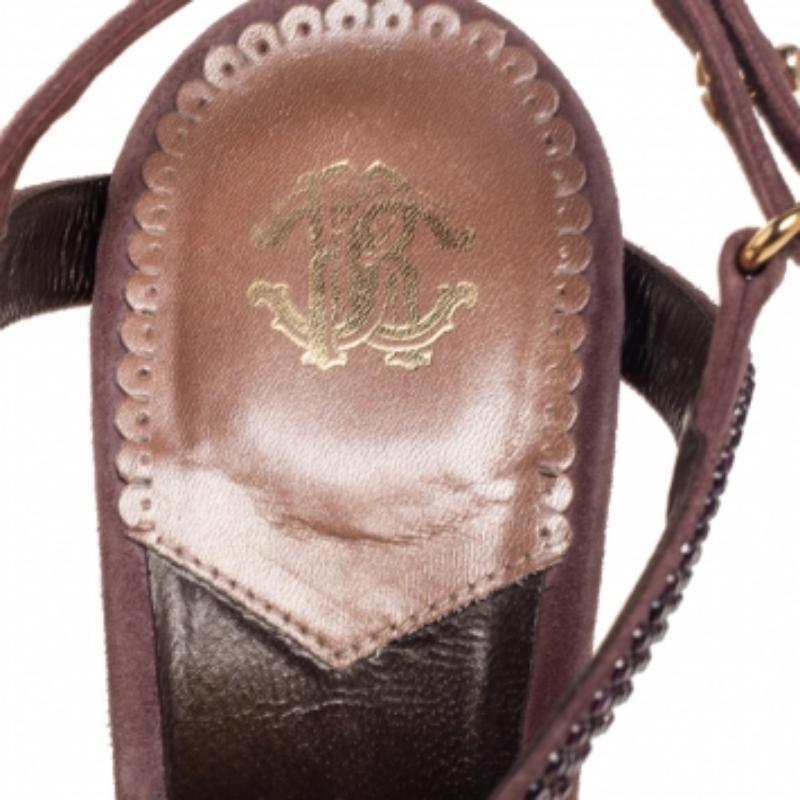Roberto Cavalli - Sandales à lanières en daim violet ornées de cristaux, taille 40 Pour femmes en vente