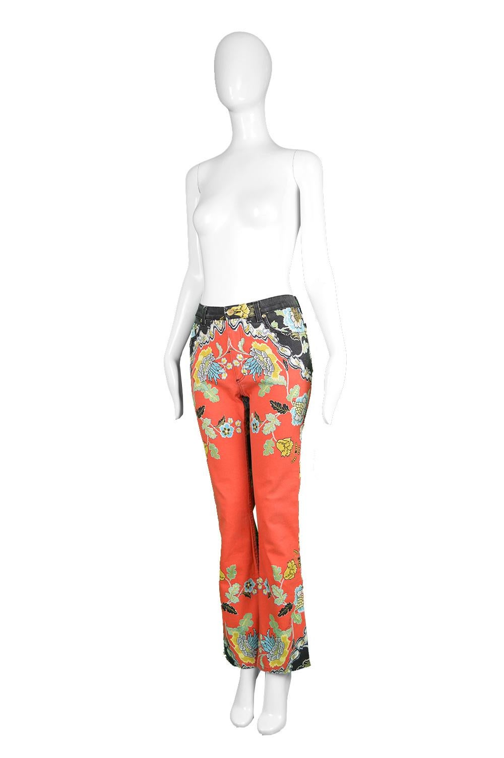 Roberto Cavalli Jeans mit rotem Blumendruck im Angebot 2