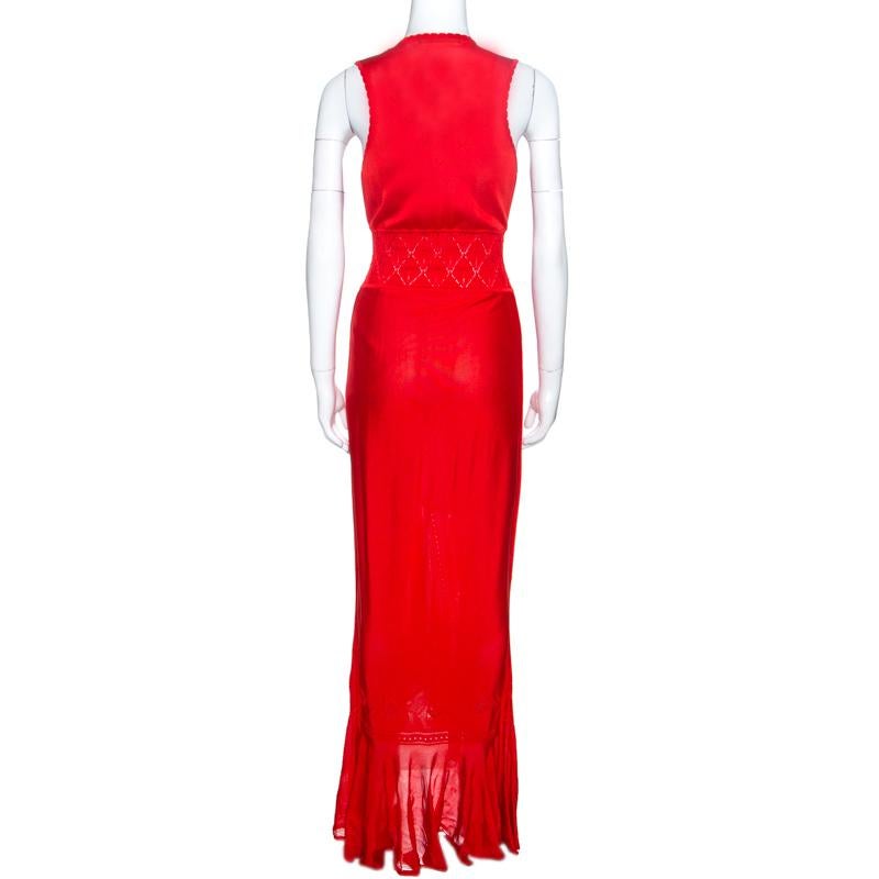 This creation from Roberto Cavalli is perfect for evenings. It will make sure that you stand out and get all the attention wherever you go. Crafted from quality fabrics, this sleeveless maxi dress comes in a striking shade of red. It is styled with