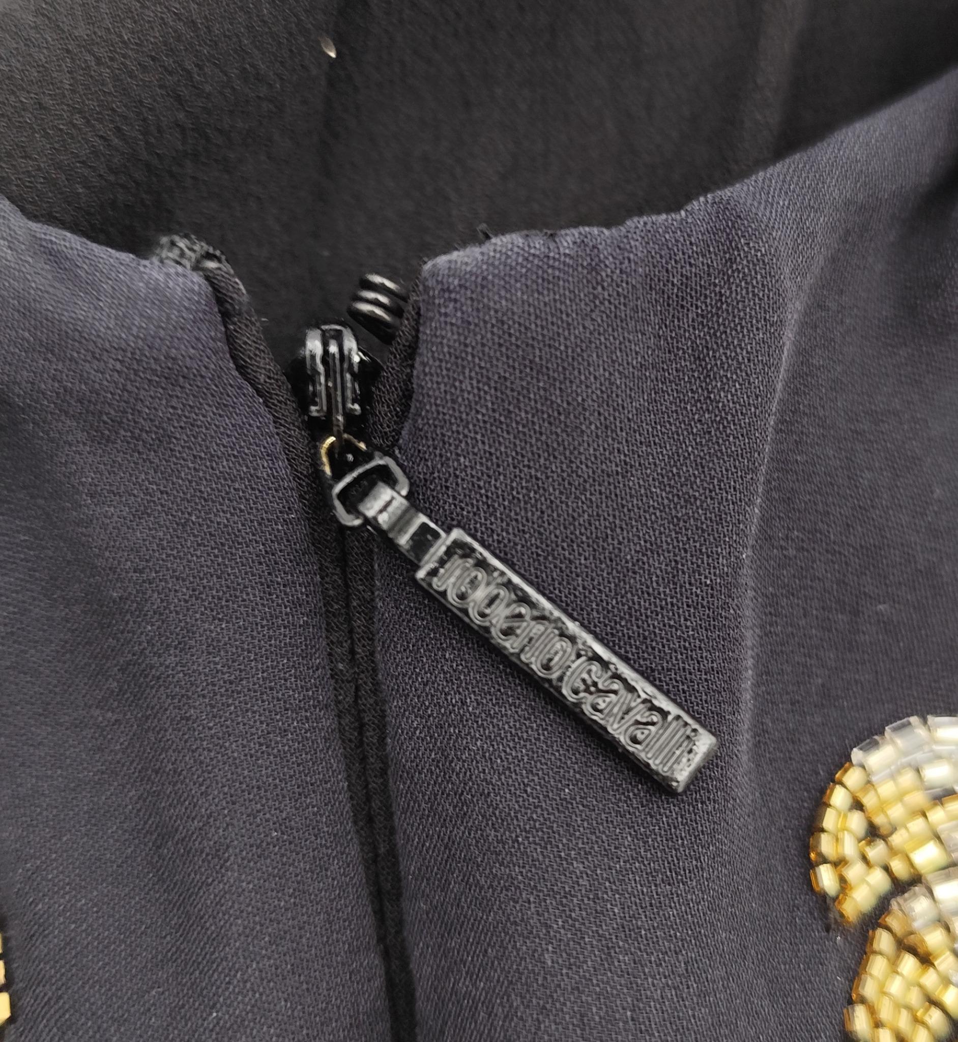 Roberto Cavalli Resort 2016 - Robe en soie noire à dos ouvert, ornée de perles argentées. en vente 13
