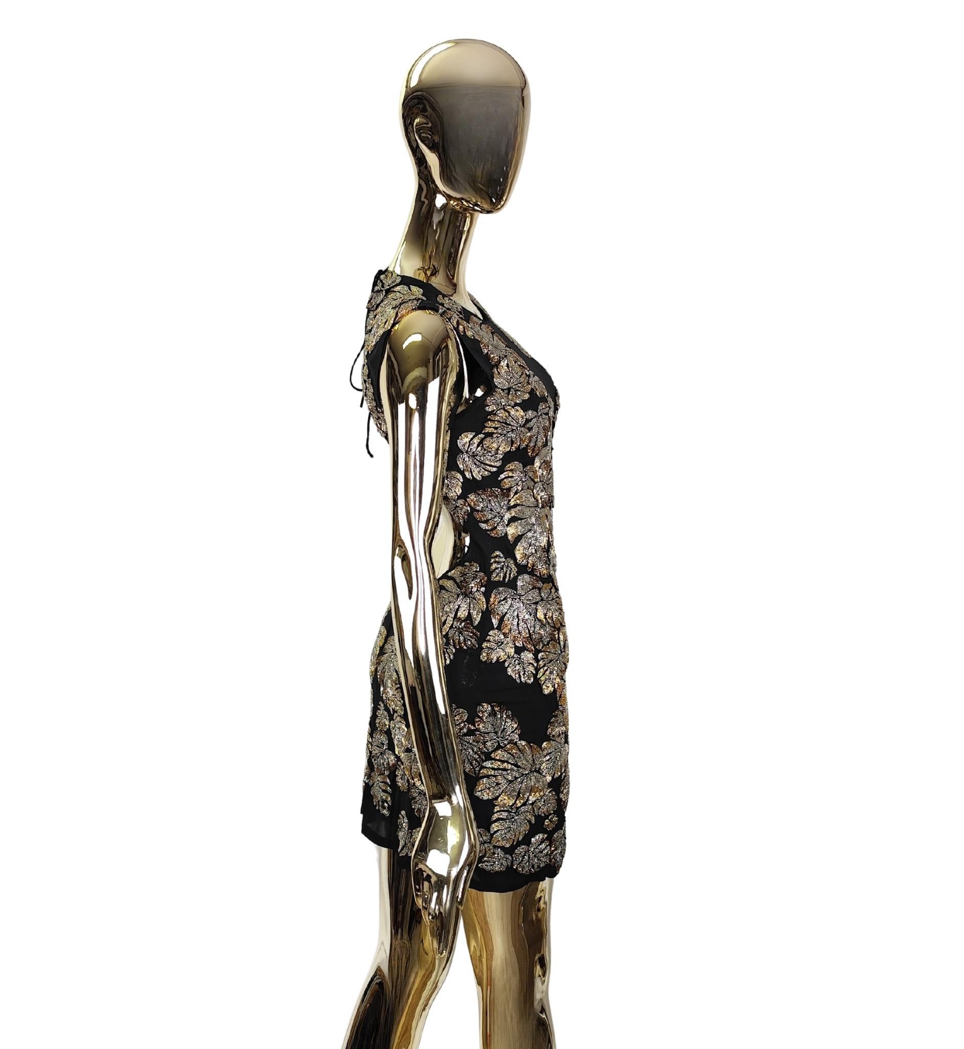 Roberto Cavalli Resort 2016 - Robe en soie noire à dos ouvert, ornée de perles argentées. Pour femmes en vente