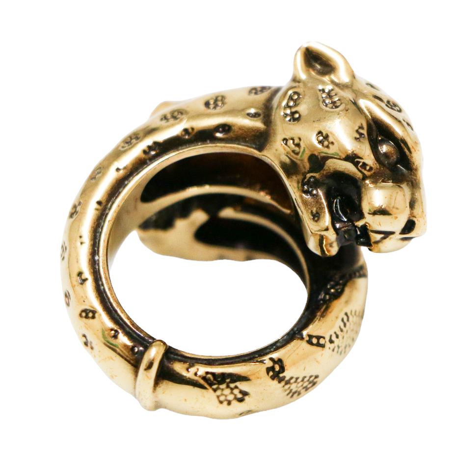 Imposing ROBERTO CAVALLI ring representing two intersecting golden tiger heads
Condition: very good
Made in  Italy
Model : unisex
Material: gold-plated metal
Color : gold
Size : 56
Delivered in its original Roberto Cavalli box !