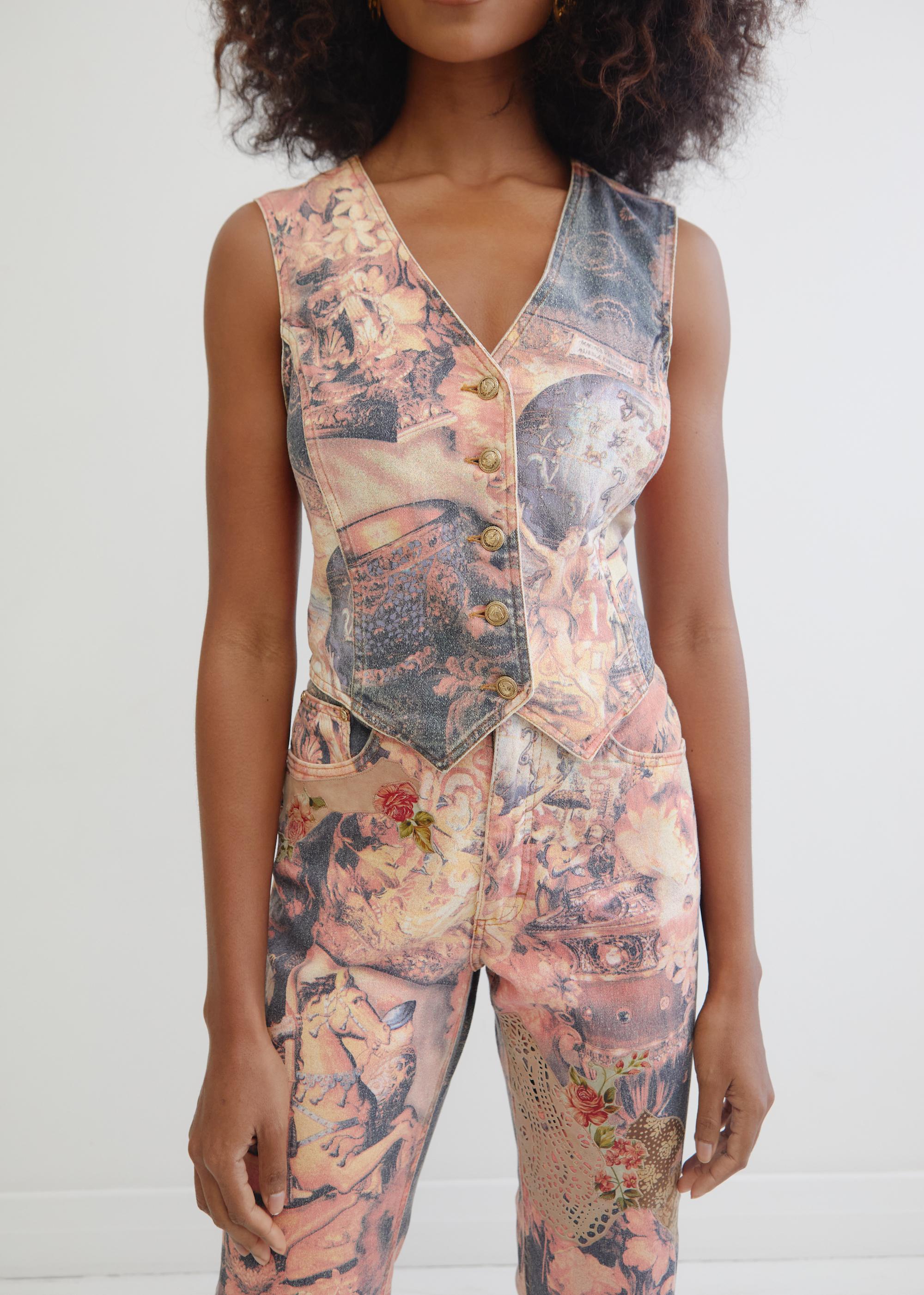 Roberto Cavalli P/E 1994: gilet in denim con stampa rinascimentale e due pezzi in jeans in vendita 3