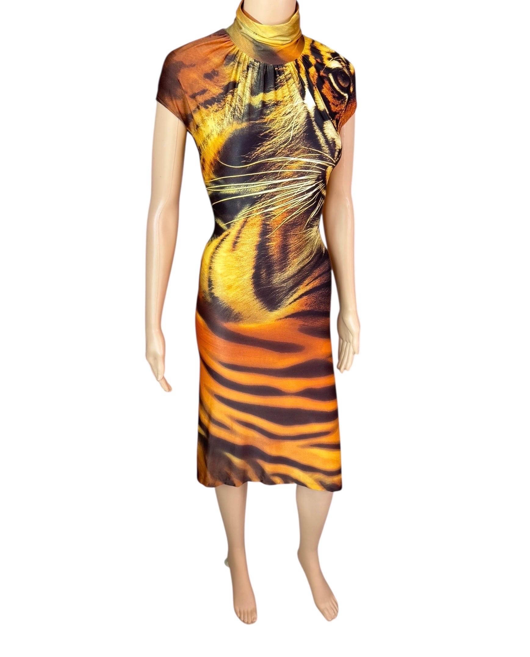 Roberto Cavalli F/S 2000 Rollkragenpullover mit Ausschnitt und Tiger-Tierdruck und Midikleid mit Ausschnitt im Angebot 5