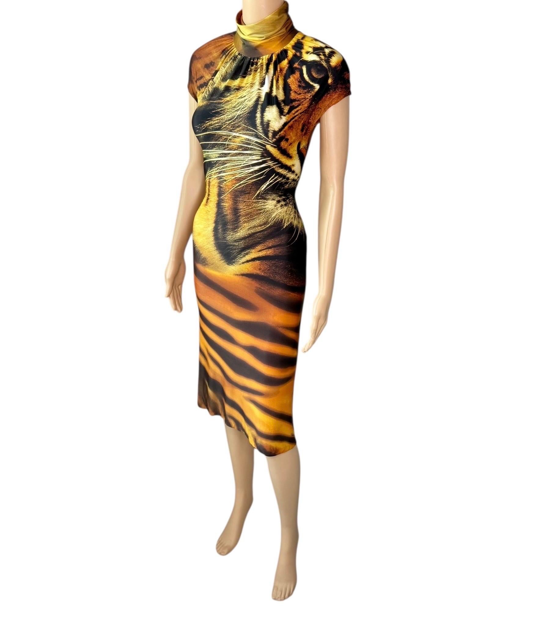 Roberto Cavalli F/S 2000 Rollkragenpullover mit Ausschnitt und Tiger-Tierdruck und Midikleid mit Ausschnitt im Angebot 7
