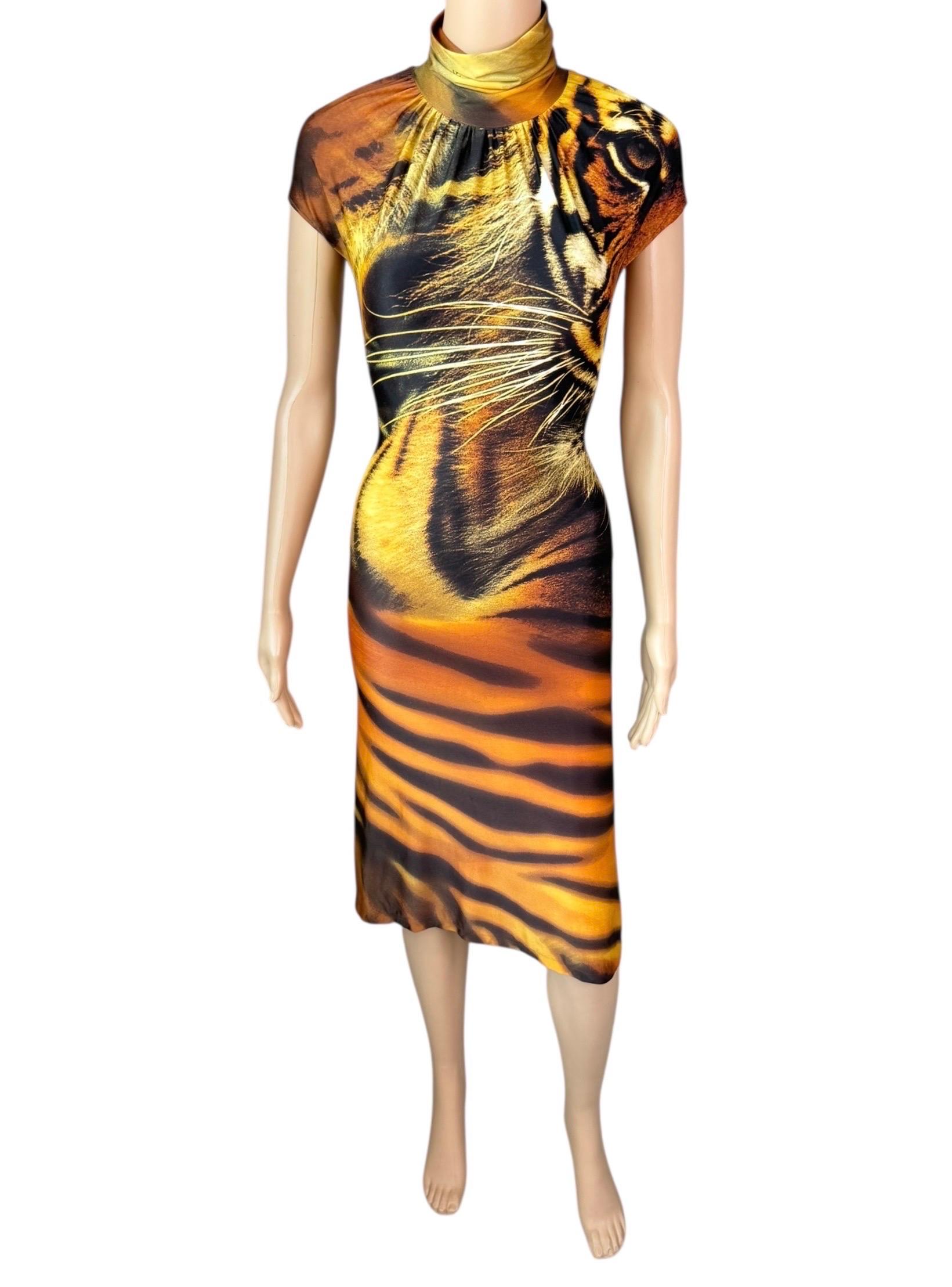 Roberto Cavalli F/S 2000 Rollkragenpullover mit Ausschnitt und Tiger-Tierdruck und Midikleid mit Ausschnitt im Angebot 11