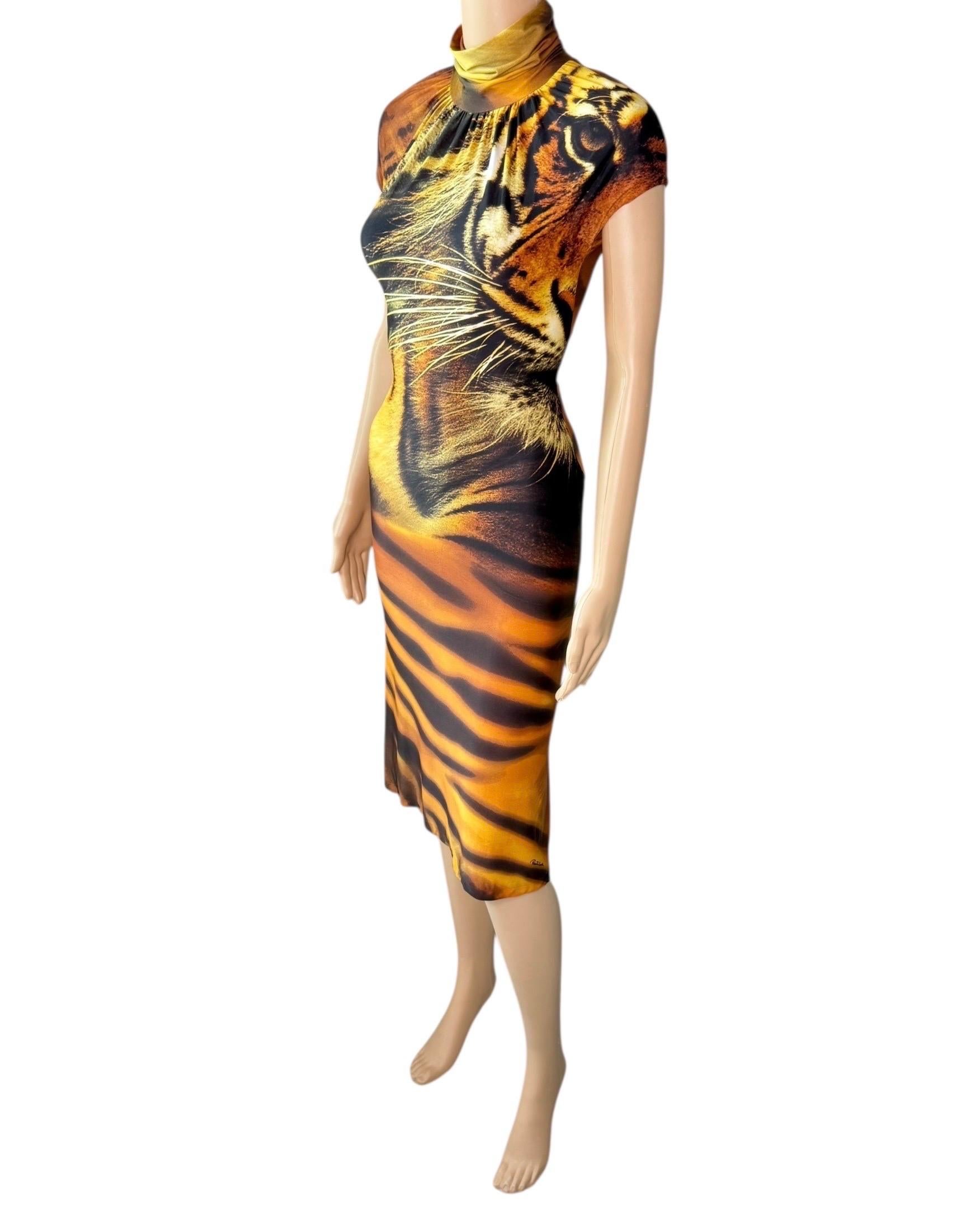 Roberto Cavalli F/S 2000 Rollkragenpullover mit Ausschnitt und Tiger-Tierdruck und Midikleid mit Ausschnitt im Angebot 13