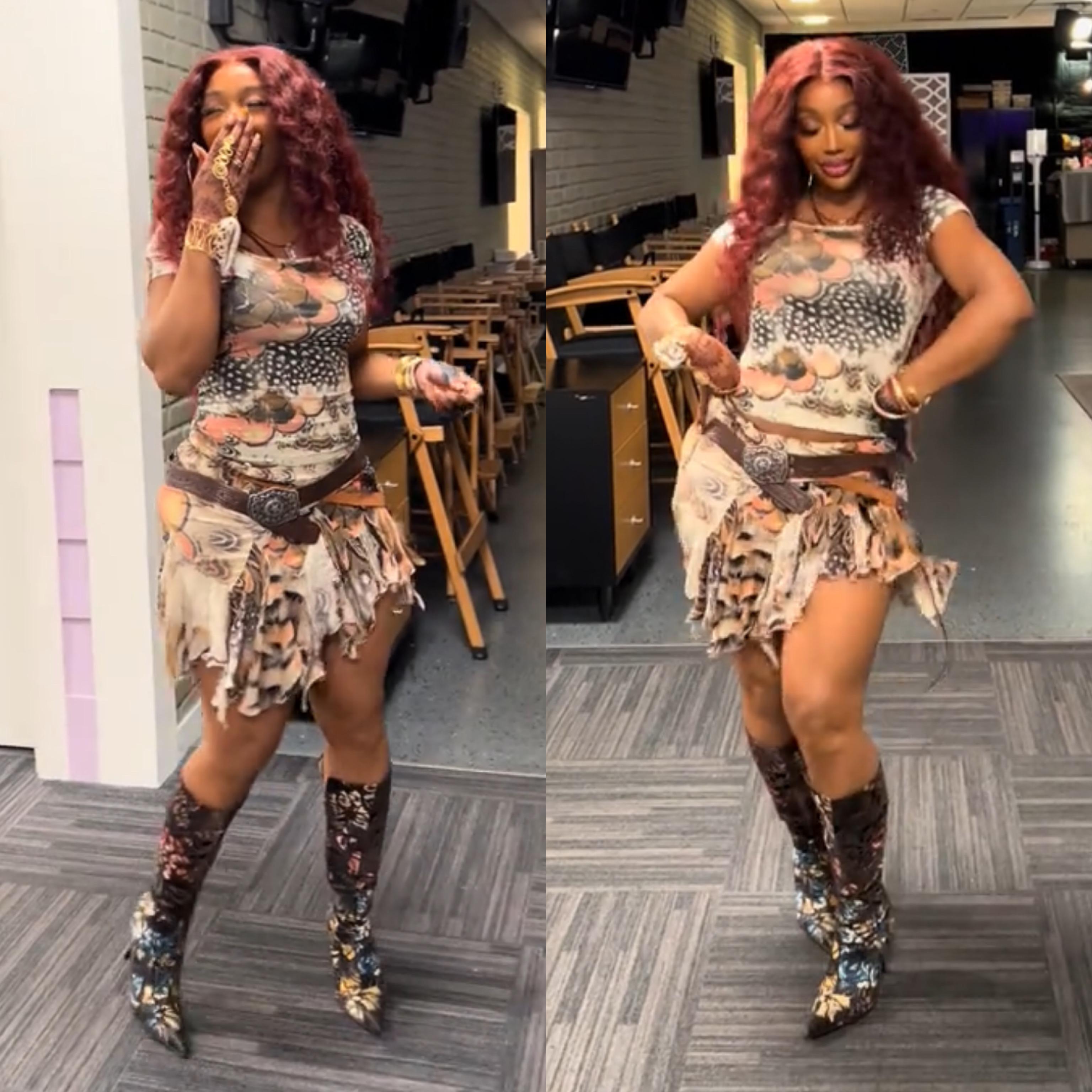 El precio directo es de 800

Interdite Vintage presenta un par de Botas Roberto Cavalli S/S 2002 Piel de Ante Floral Marrón

- Roberto Cavalli

- De la colección Primavera / Verano 2002

- Visto en SZA

- Fabricado en Italia

Tamaño:
IT 39 - US 9 -