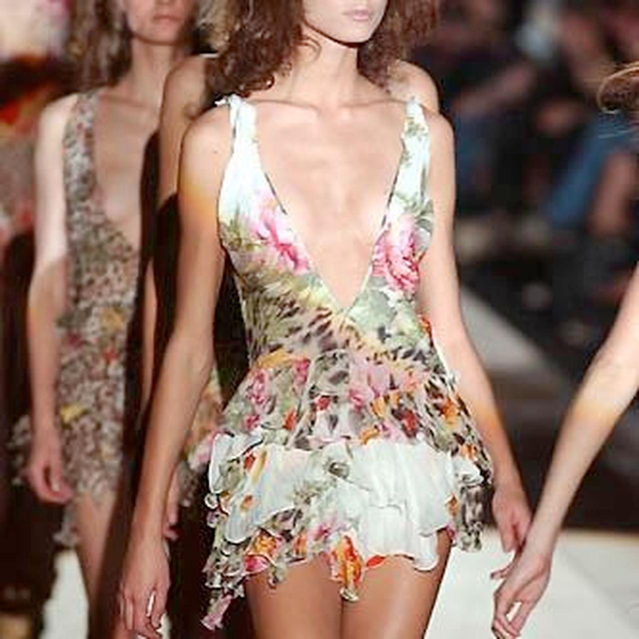 Interdite Vintage presents a Roberto Cavalli S/S 2002 Floral Leopard Top

• Roberto Cavalli

• From the Spring / Summer 2002 collection

• Made in Italy

Size:
M - IT 44 - US 8 - UK 12

Condition:
Good vintage condition. Light discolouration on