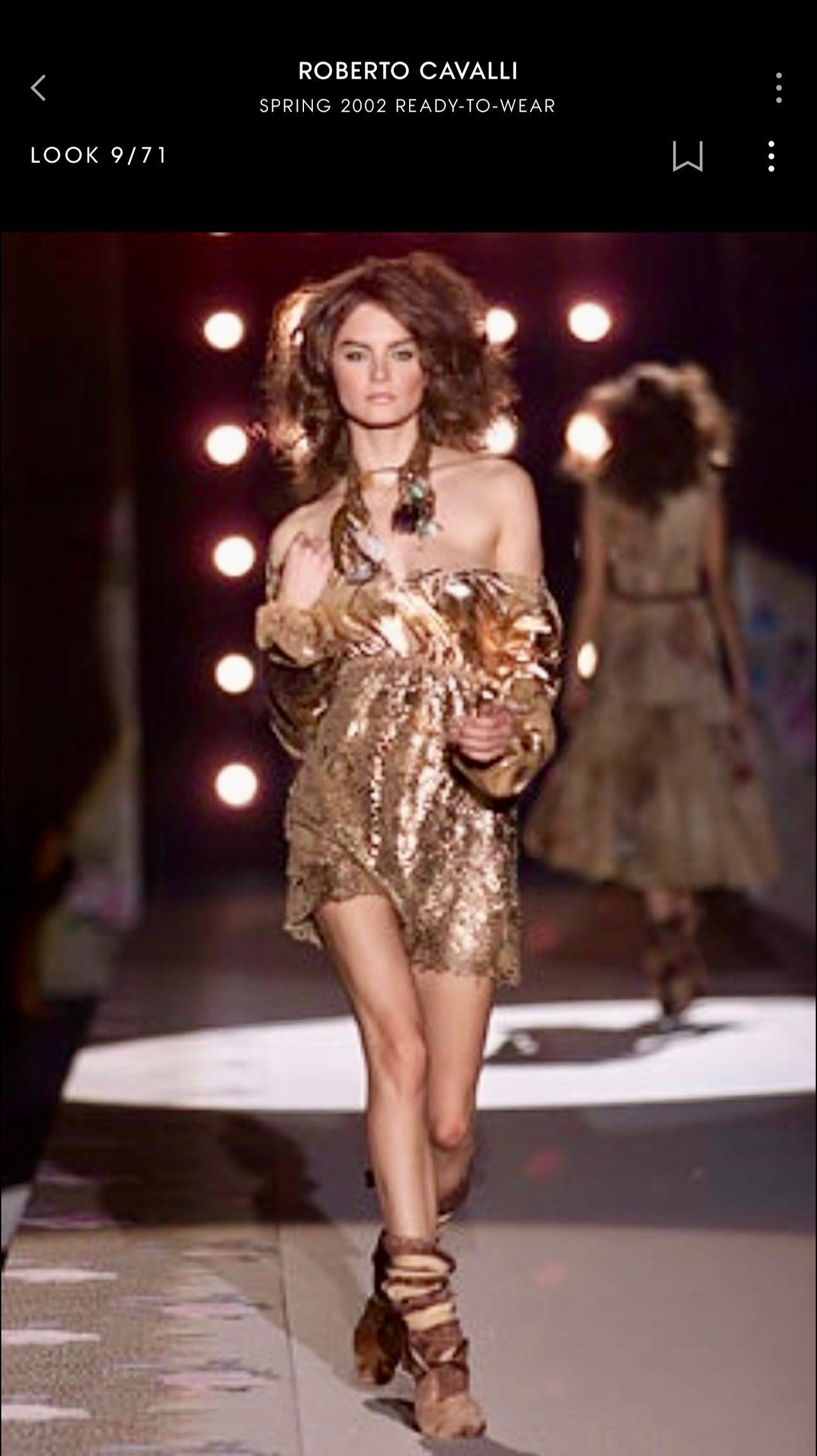 Roberto Cavalli, mini-robe de défilé S/S 2002 en cuir métallisé à épaules dénudées et à œillets en vente 8