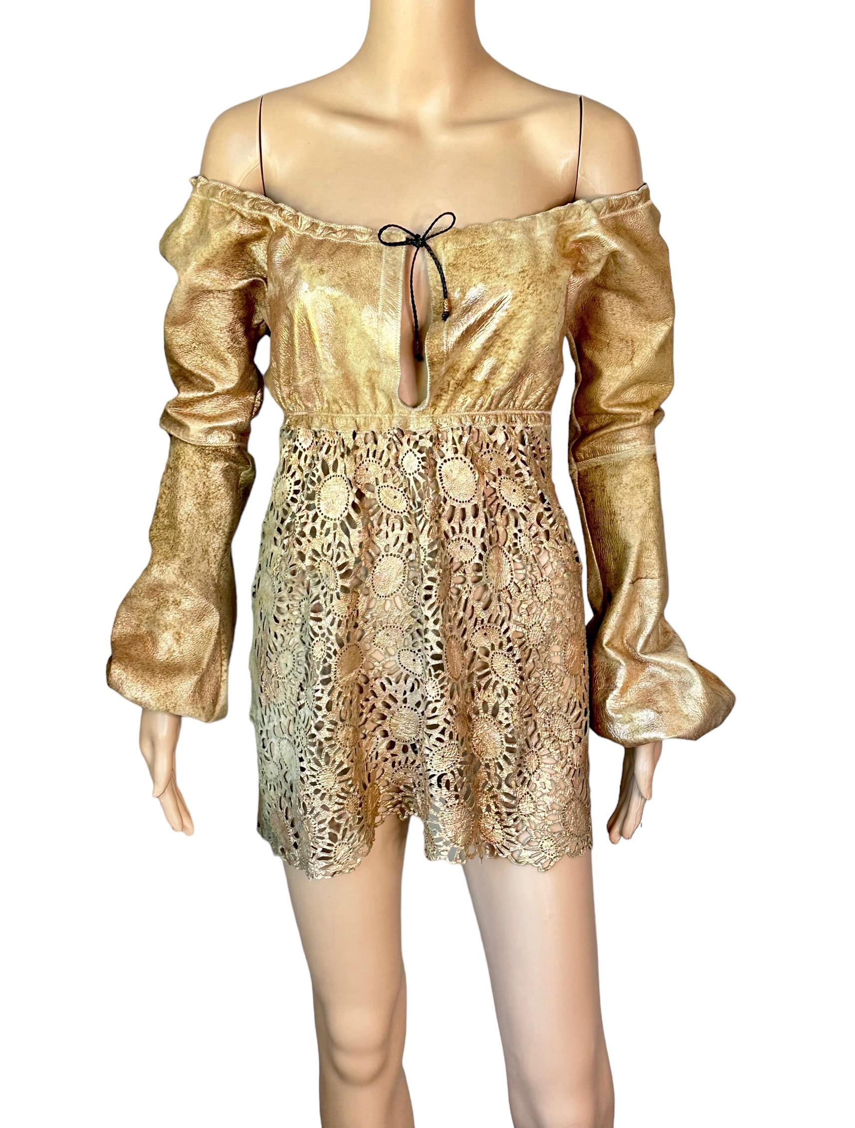 Marron Roberto Cavalli, mini-robe de défilé S/S 2002 en cuir métallisé à épaules dénudées et à œillets en vente