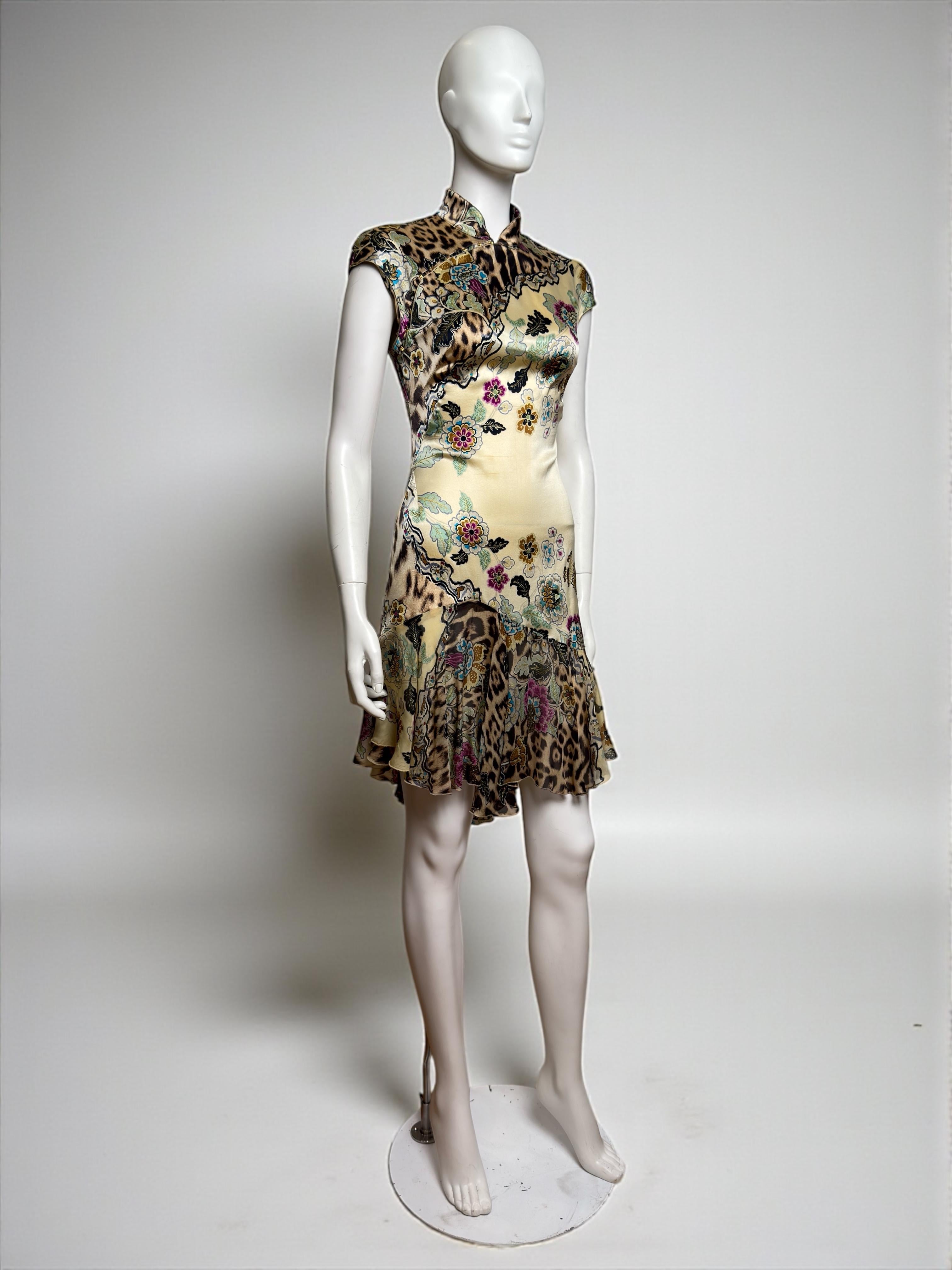 Roberto Cavalli S/S 2003 Cheongsam Chinoiserie Jaune Mini robe en soie en vente 3
