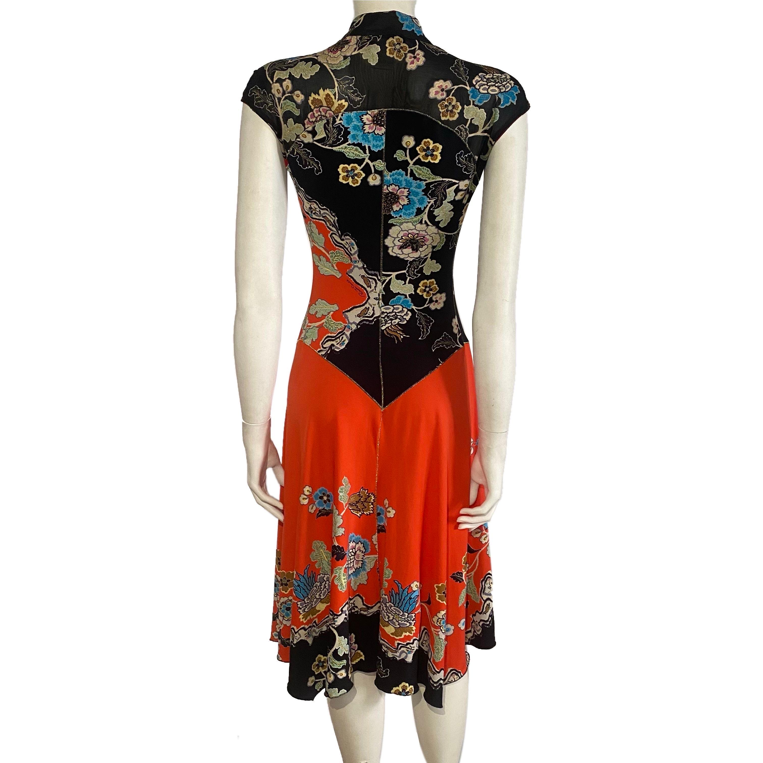 Roberto Cavalli cheongsam inspired red dress with red asian floral print from the Spring/Summer 2003 collection. Polyamide with silk sleeves and back, bias cut with lace charms.

Size XS, can fit bigger sizes

Bust: 76 cm / 29.9 inch
shoulder to