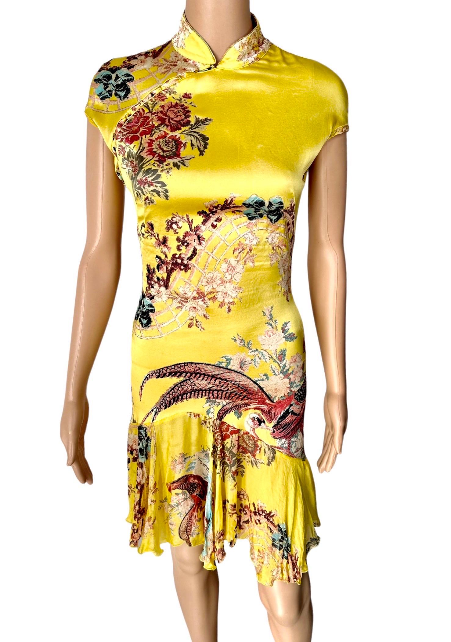 Roberto Cavalli S/S 2003 Runway Chinoiserie Cheongsam Print Silk Yellow Mini Dress Size S

Condition: Good Vintage Condition - some discolorations throughout, not visible when worn due to the print.