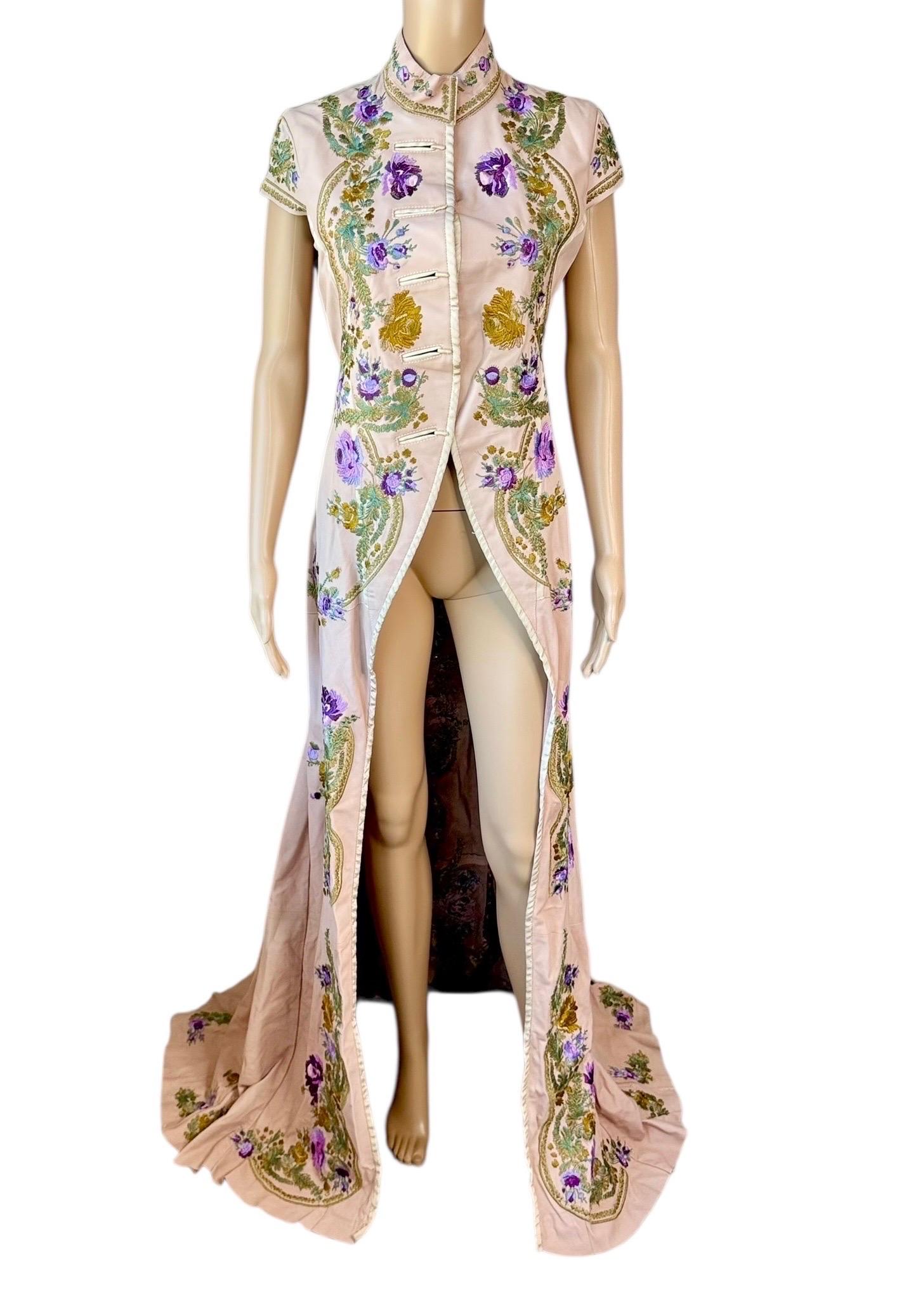 Roberto Cavalli S/S 2003 Runway Ungetragenes Leder Bestickte Blumen Schleppe Lange Jacke Mantel

Look 30 aus der Spring 2003 Collection'S.

Größe: M

Zustand: Neu mit Tags, jedoch aufgrund des Alters und der Lagerung gibt es einige leichte