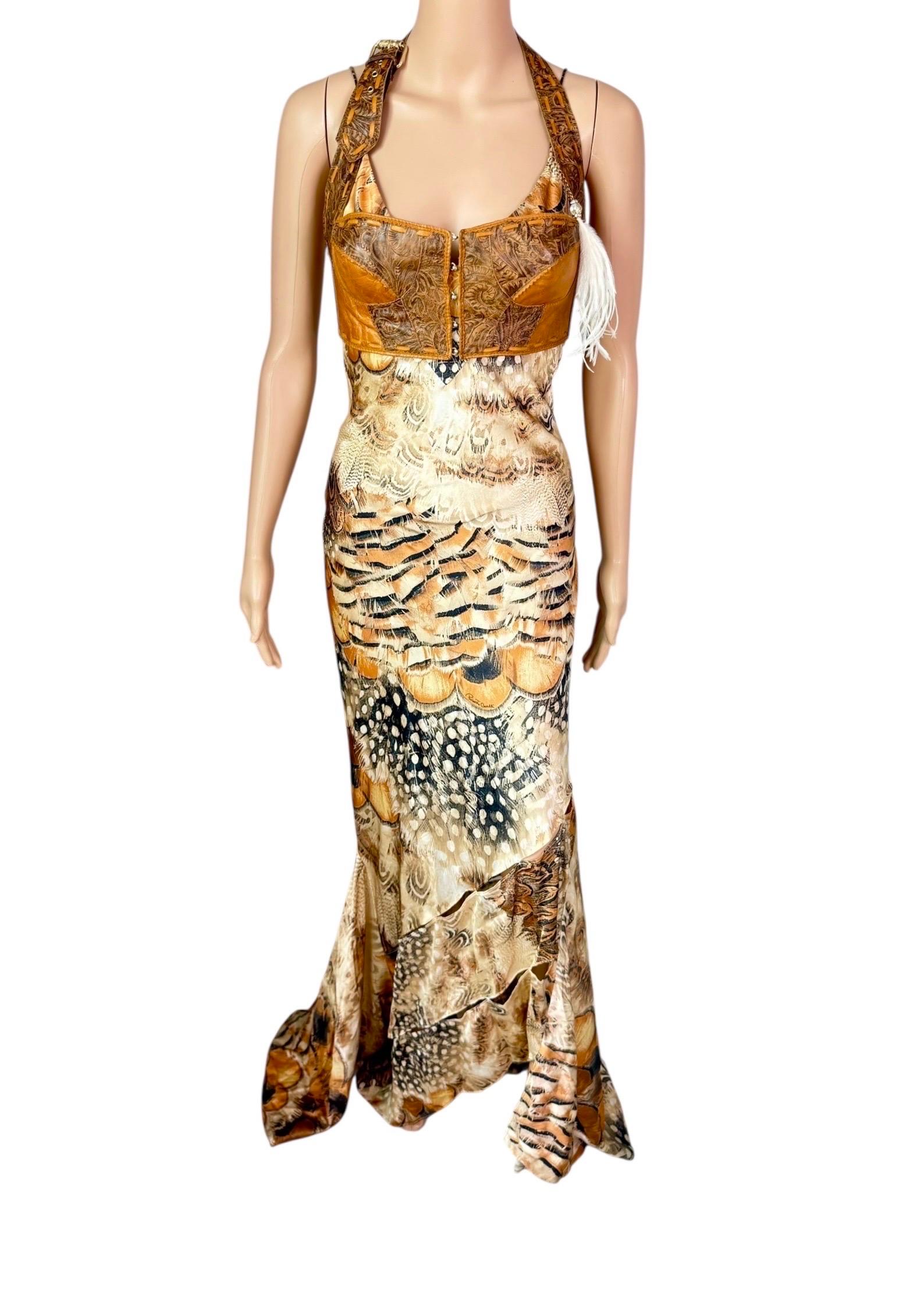 Roberto Cavalli S/S 2004 Runway Robe à découpes imprimée plumes et ensemble 2 pièces bustier cuir corset

Taille : la robe est de taille M et le bustier est de taille XS

Vintage : très bon état vintage, une minuscule découpe circulaire dans le cuir