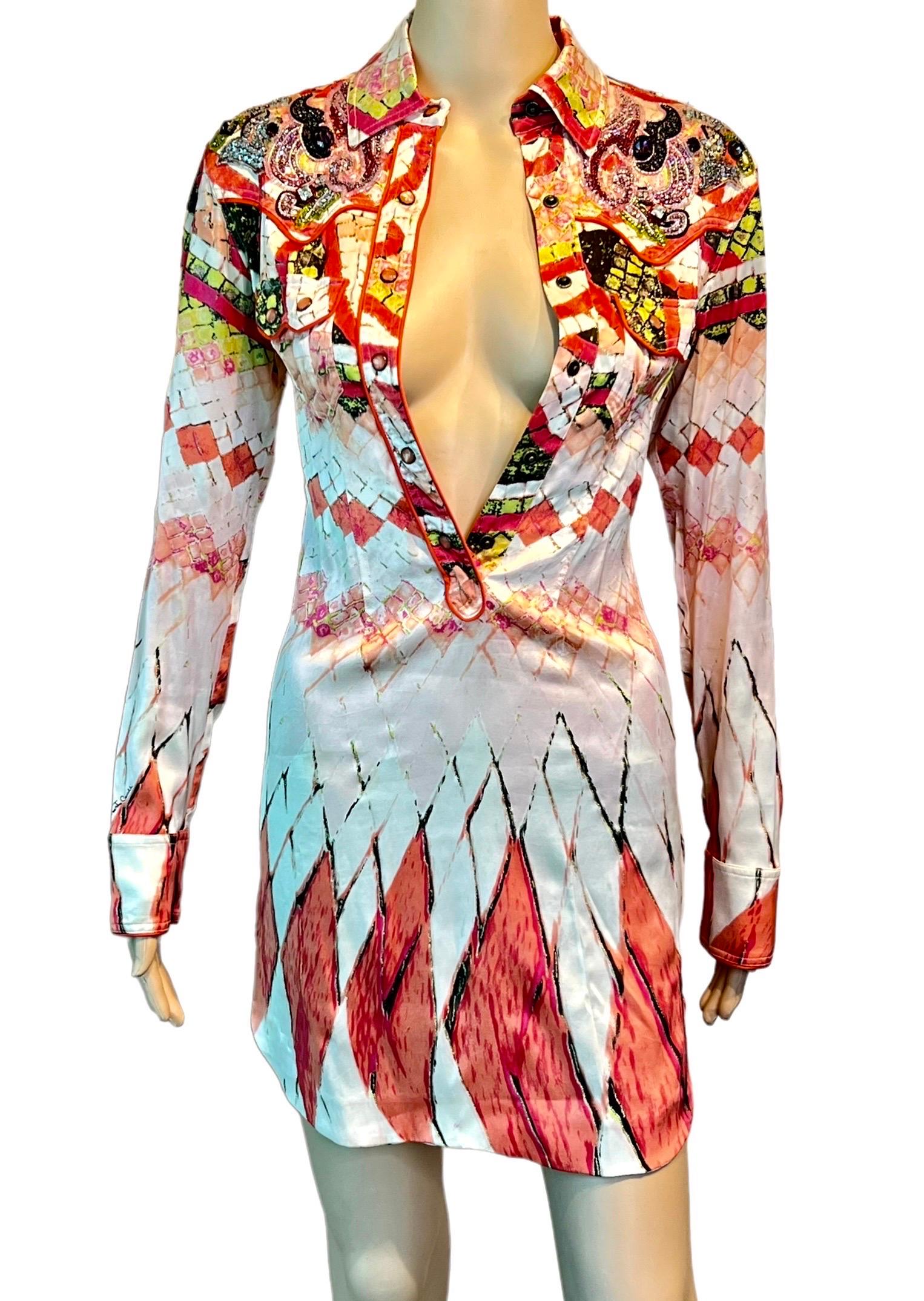 Roberto Cavalli S/S 2004 Runway Crystal Embellished Plunging Neckline Button Up Silk Mini Shirt Dress Size XS

Look 68 from the Spring 2004 Collection.
