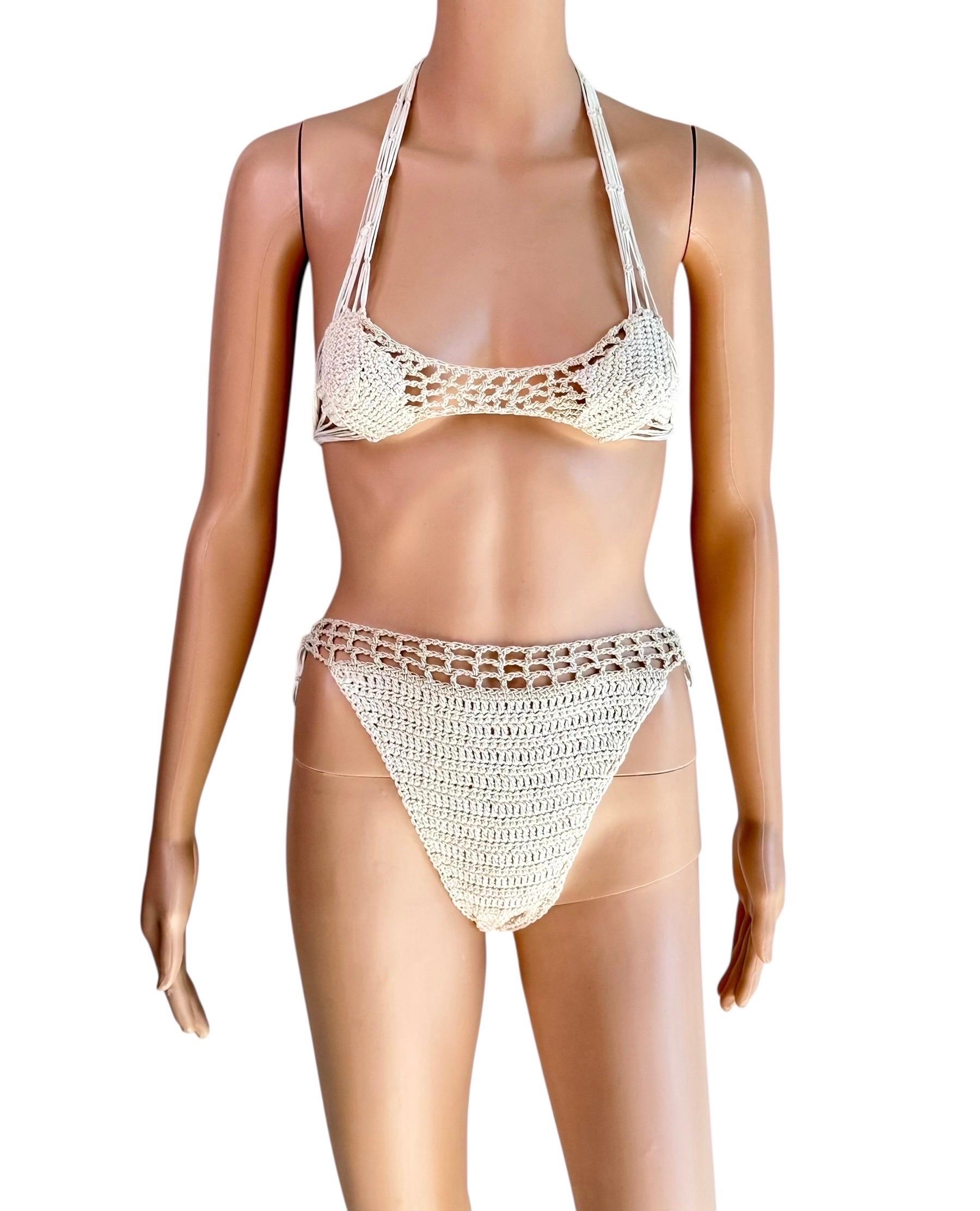 Roberto Cavalli S/S 2005 Runway Häkelstrick Makramee Zweiteiliger Bikini Set Badeanzug Bademode

Größe: M

Zustand: guter Vintage-Zustand, das Leder ist altersbedingt etwas abgenutzt, was beim Tragen nicht auffällt.
