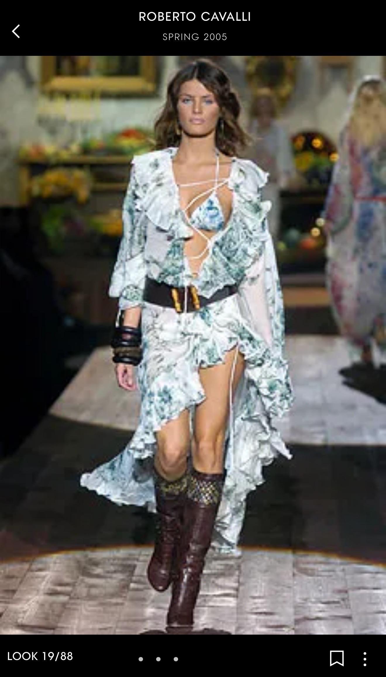 Roberto Cavalli défilé S/S 2005 - Robe bohème à décolleté plongeant et encolure à lacets en vente 9