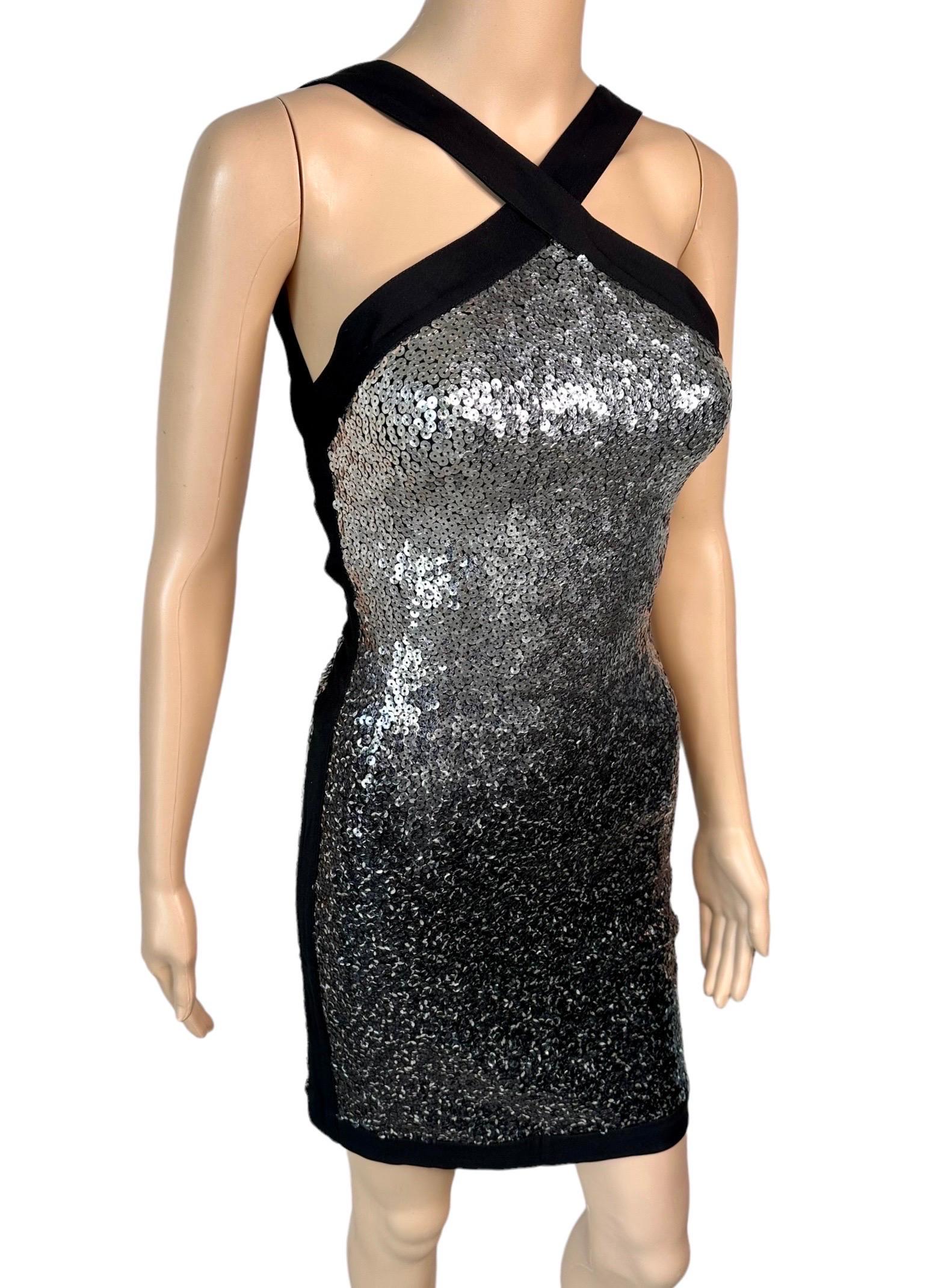 Noir Roberto Cavalli - Robe courte dos nu dénudée ornée de sequins, issue d'un défilé printemps-été 2008 en vente