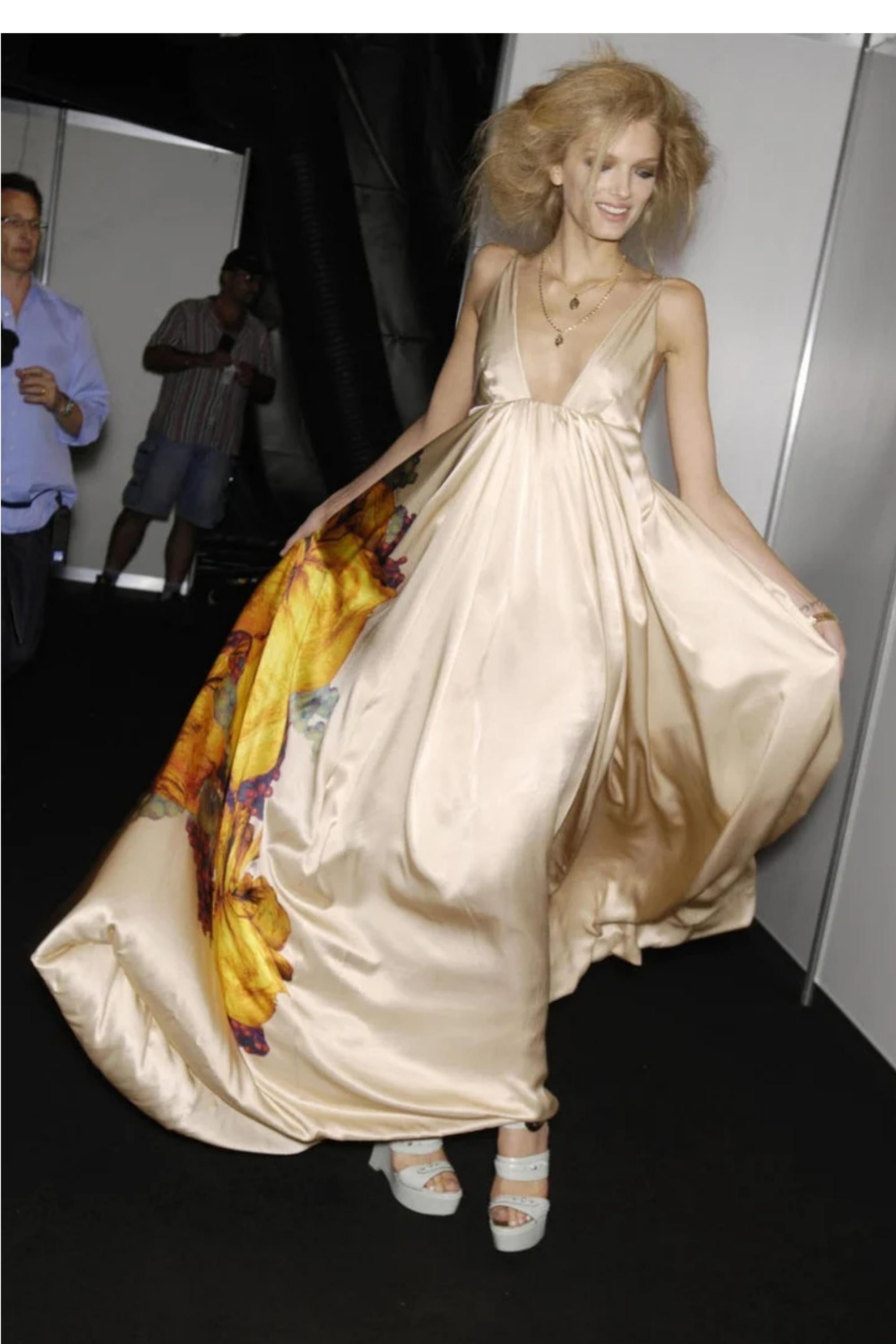 ROBERTO CAVALLI S/s 2008 Abito in seta avorio con stampa floreale e svasatura ampia Nuovo con etichetta In condizioni ottime in vendita a 上海市, Xuhui district