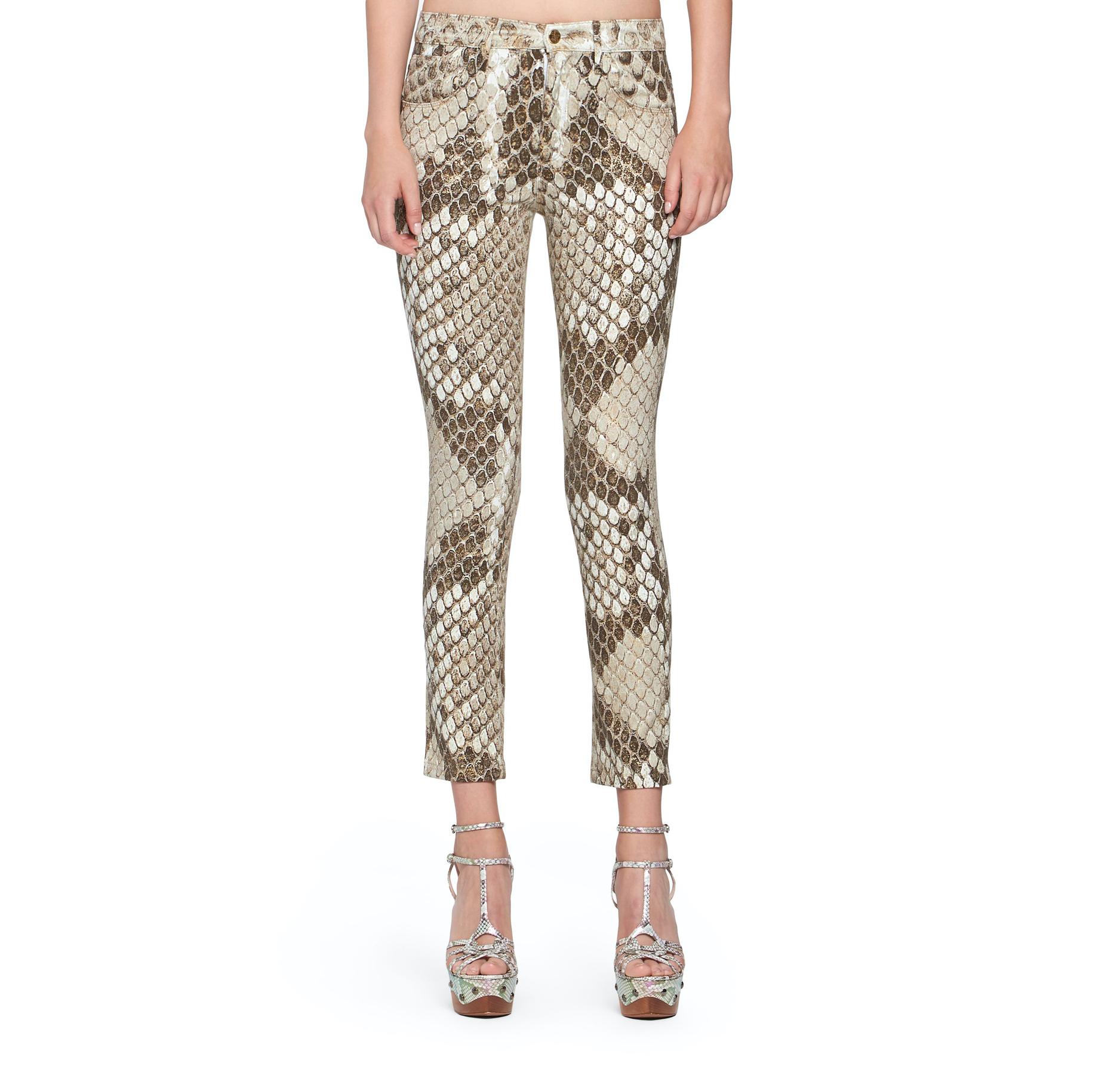 These Roberto Cavalli Serpiente skinny jeans feature a snakeskin print with gold detailing, a skinny flare silhouette, five buttons, and button and zipper closure. Brand new with tags. Made in Italy.

Size: 42 (IT)

Measurements:
Total Length: 40