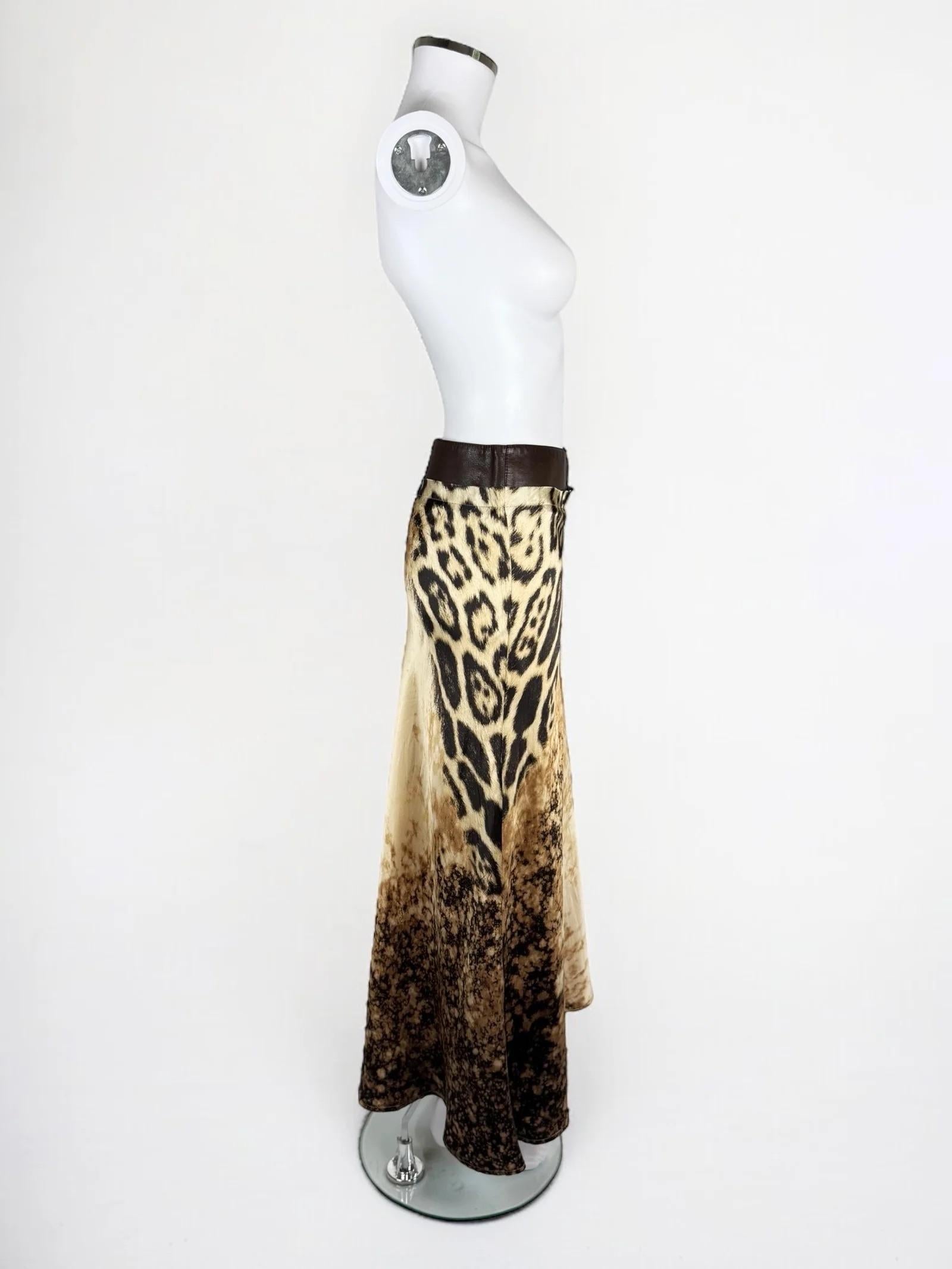 Marron Jupe en soie et cuir à imprimé animalier Roberto Cavalli, SS 2002