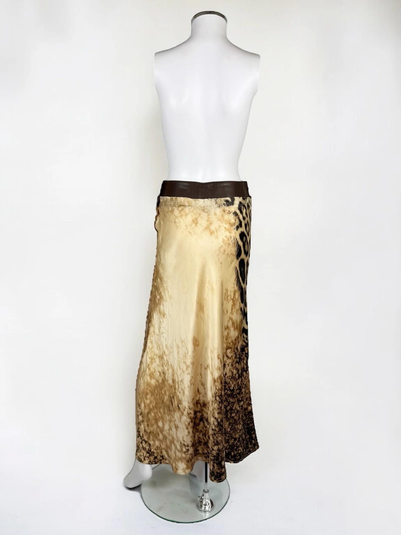 Jupe en soie et cuir à imprimé animalier Roberto Cavalli, SS 2002 Bon état à Marlborough, GB