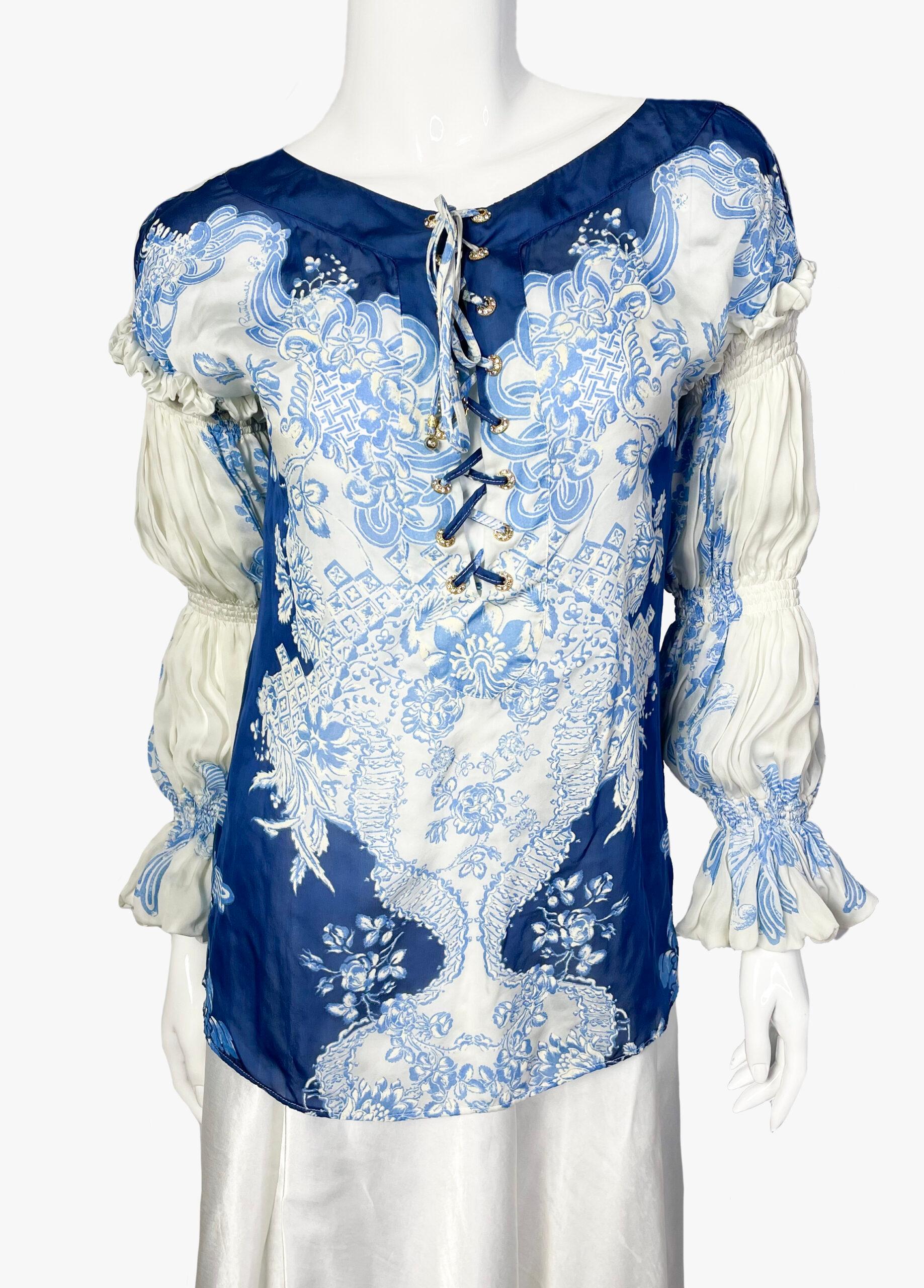 Magnifique blouse imprimée de Roberto Cavalli à manches victoriennes

Taille - IT 40
Longueur - 65 cm
Manche - 58 cm
Taille - 86 cm

Tissu - 100% soie
Condit - très bon

........Informations complémentaires ........

- La photo peut être légèrement
