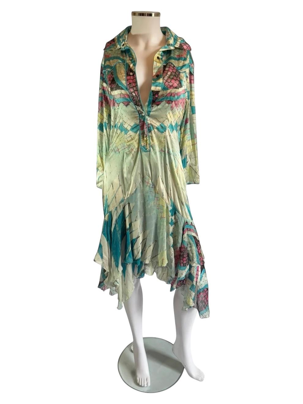 Roberto Cavalli blue, green and pink kaleidoscope printed dress, Spring Summer 2004
Fairy style hem with varying lengths
Glitter detail throughout
Does up with poppers
93% silk 7% lycra
Size: M