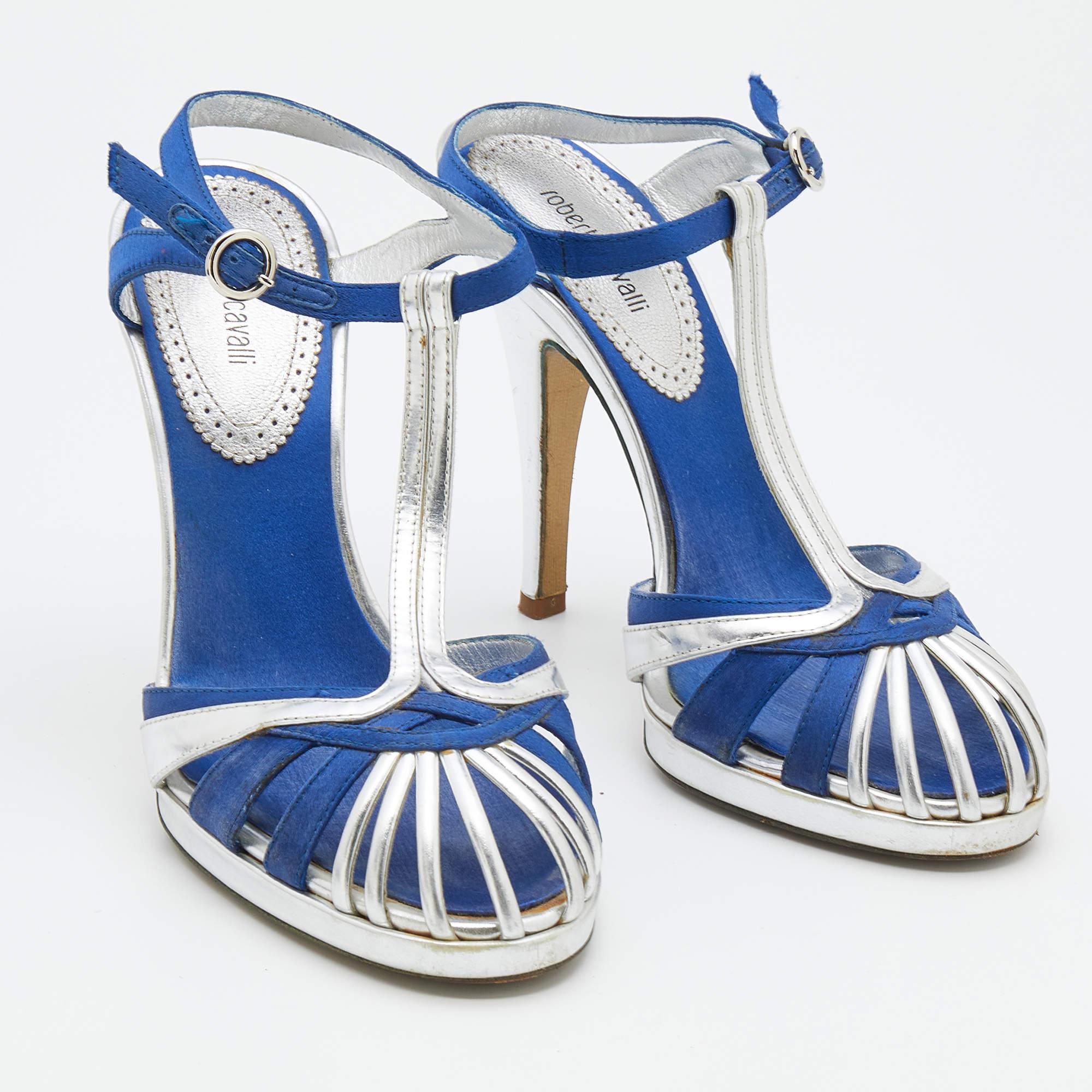 Roberto Cavalli Silver/Blue Leather And Satin T-Strap Sandals Size 36 In Good Condition In Dubai, Al Qouz 2